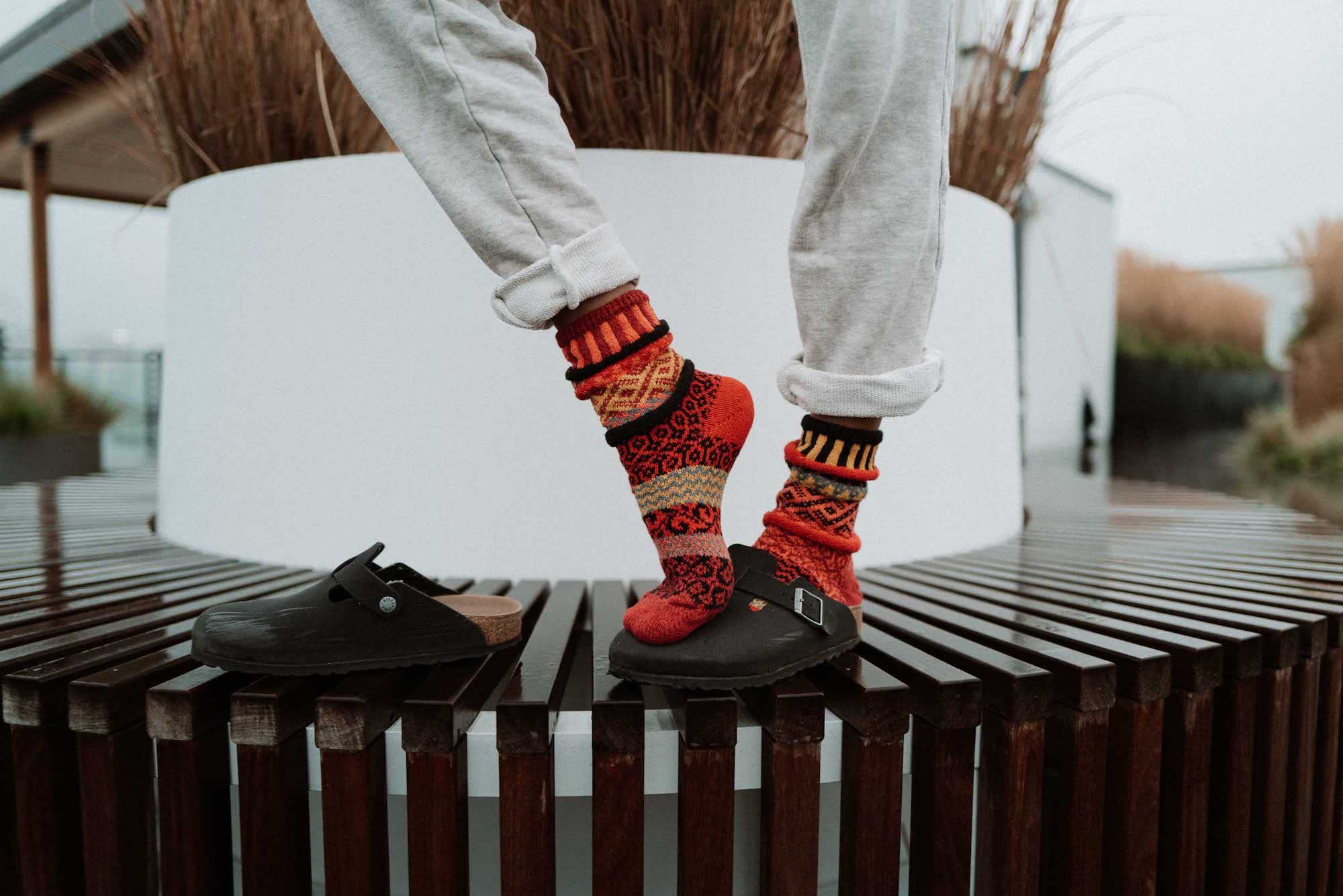 Solmate Socks Calcetines no Coincidentes para Hombres o Mujeres Hechos con Hilos de Algodon Reciclados en los Estados Unidos