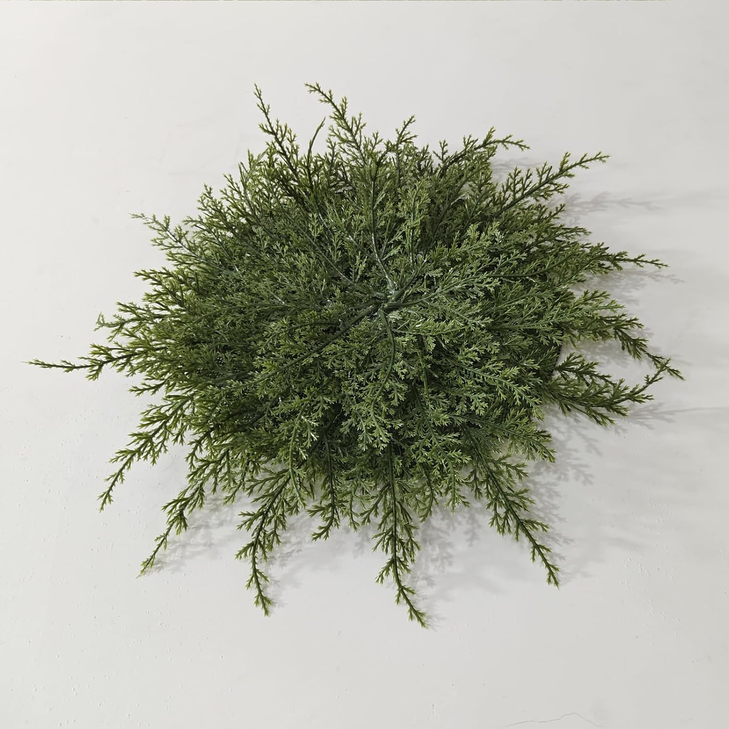 BestAlice 4 PCS Christmas Placemats Set, Christmas Round Placemats with Artificial Pine Branches, Winter Place Mats Dining Table Mats for Christmas Party Decorations (A)