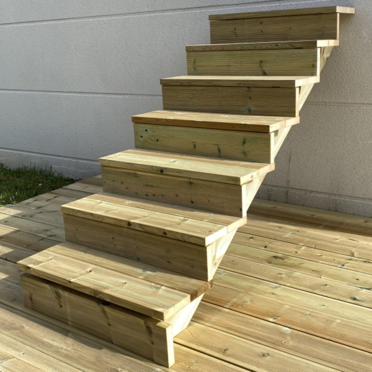 Escalera exterior de madera, de 2 a 7 peldaños, kit listo para usar, de madera, para jardín, balcón y terraza ( 7 peldaños con contrahuellas, 80 cm)