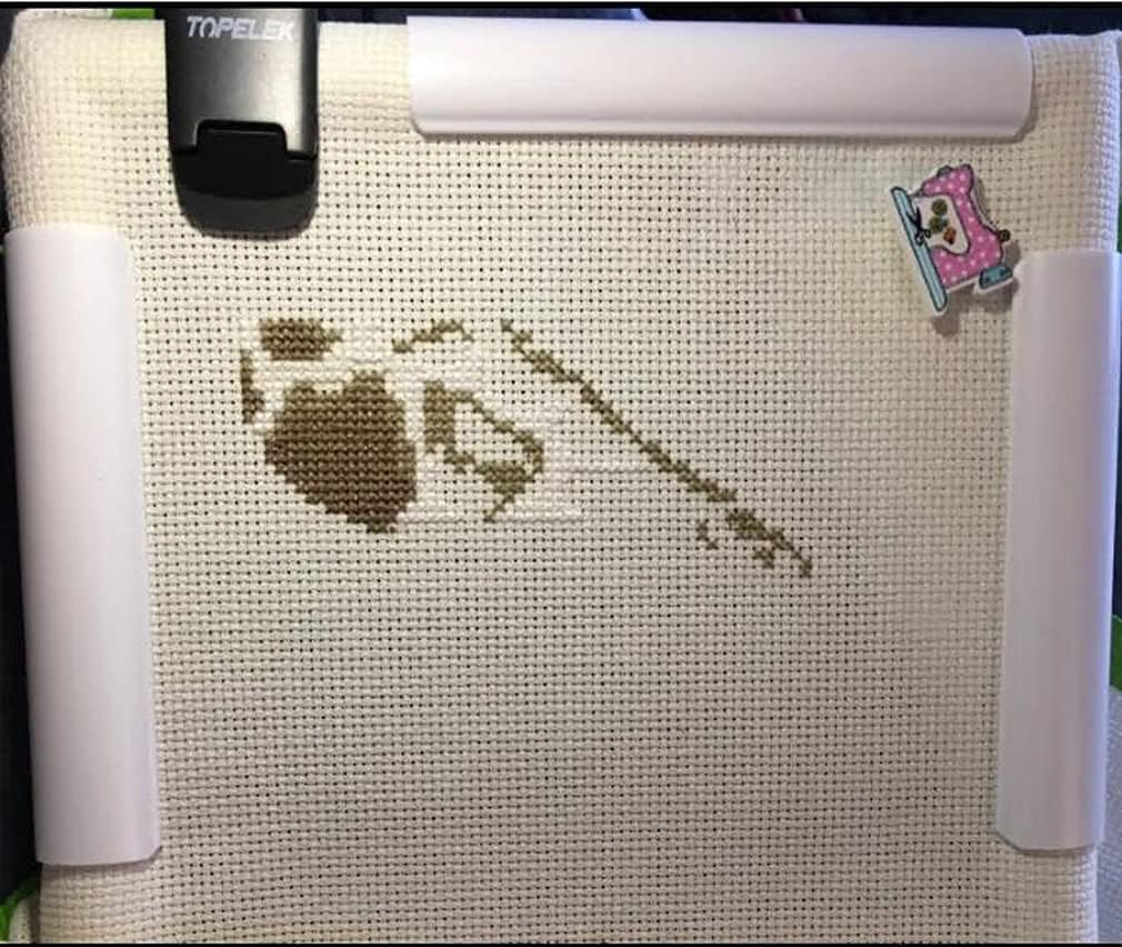 8 X 8" White Plastic Cross Stitch Frame Square Embroidery Hoop DIY Sewing Tools Sewing Hoop Handhold Craft Clip Embroidery Snap Frame Hoop for Cross Stitching Quilting