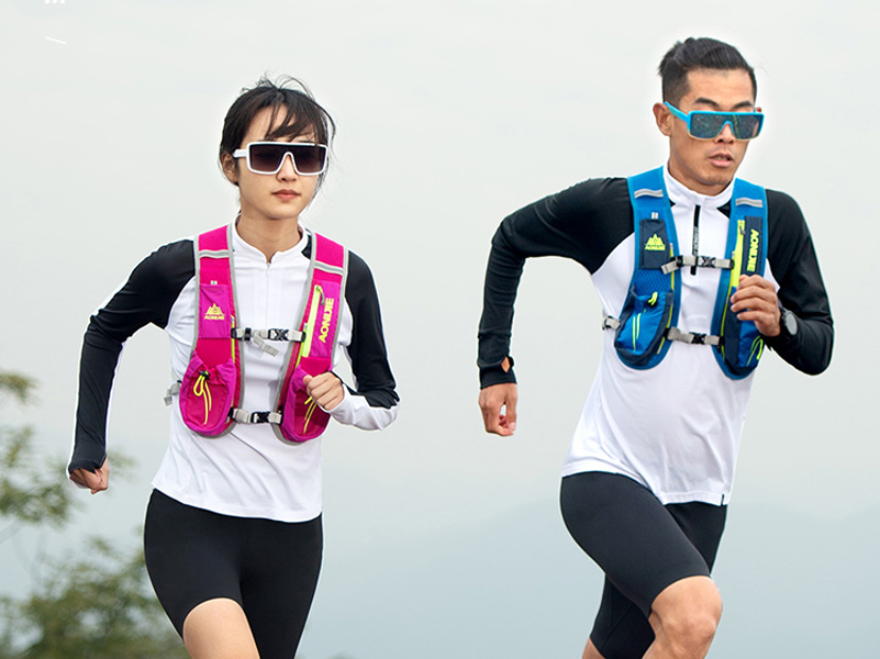 【在庫処分】ランニングバッグ ランニング リュック マラソン ハイドレーションバ Amazon.co.jp: [TRIWONDER] ランニングバッグ ランニング リュック