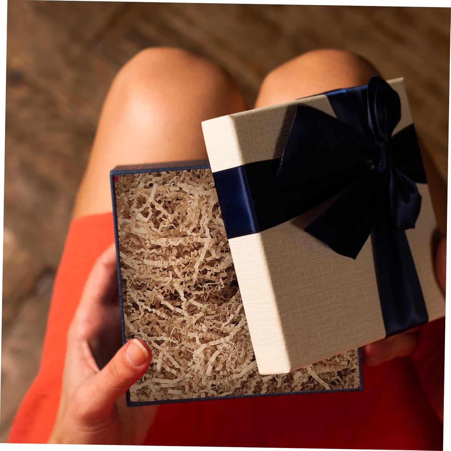 LALADEFIEE Crinkle Cut Paper Shred Filler Natural Paper Basket Filler Reusable Raffia Grass for Present Wrapping Christmas Craft Packaging Khaki
