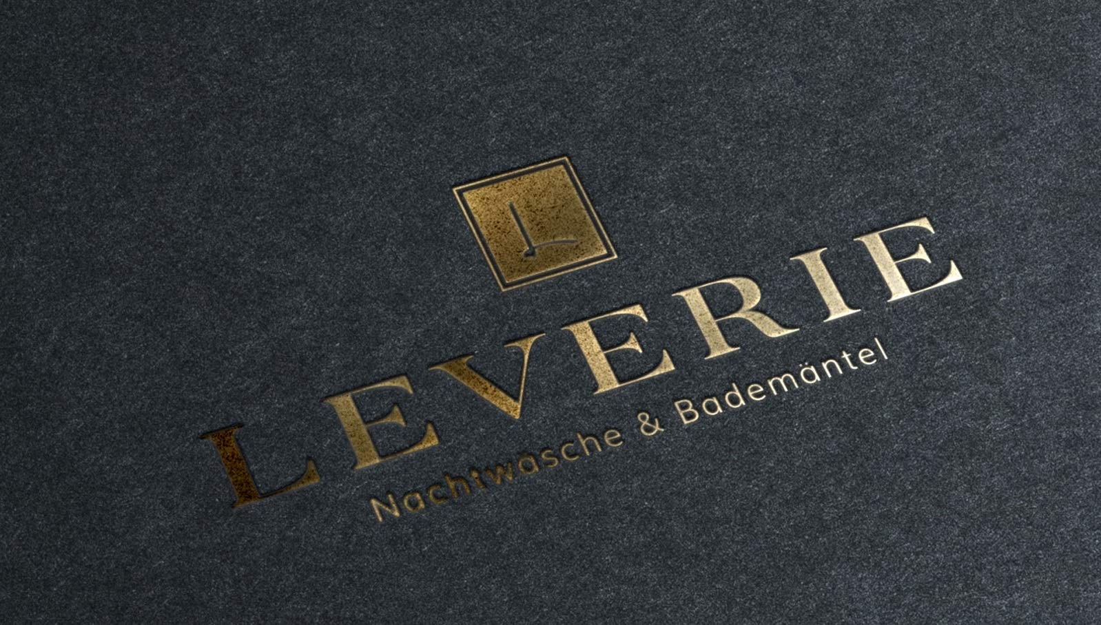 LEVERIE modischer Damen-Bademantel/Morgenmantel/Saunamantel mit gemütlicher Kapuze