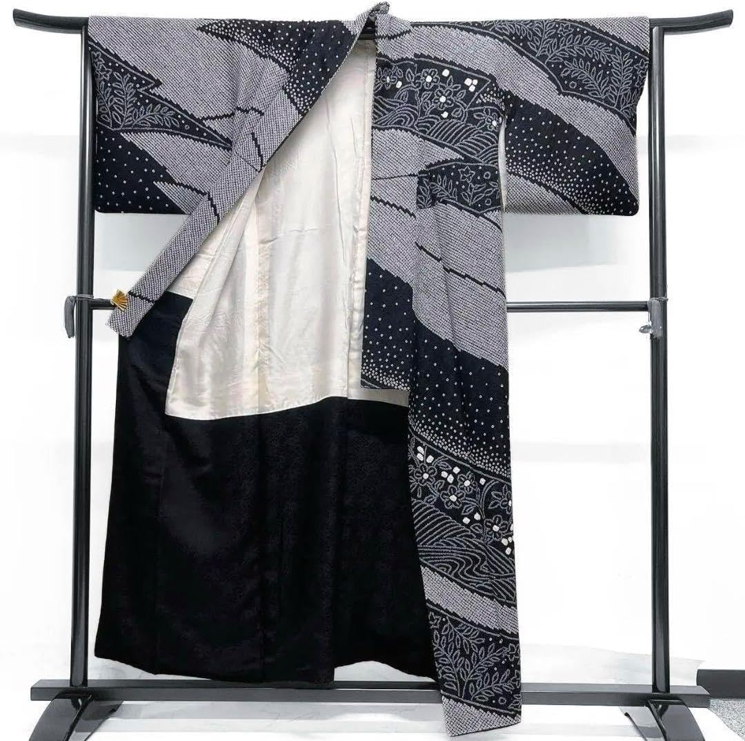 総絞り　裂取　桔梗　花模様　モノトーン　訪問着　　着物　013a p 総絞り裂取桔梗花模様モノトーン訪問着着物013a p