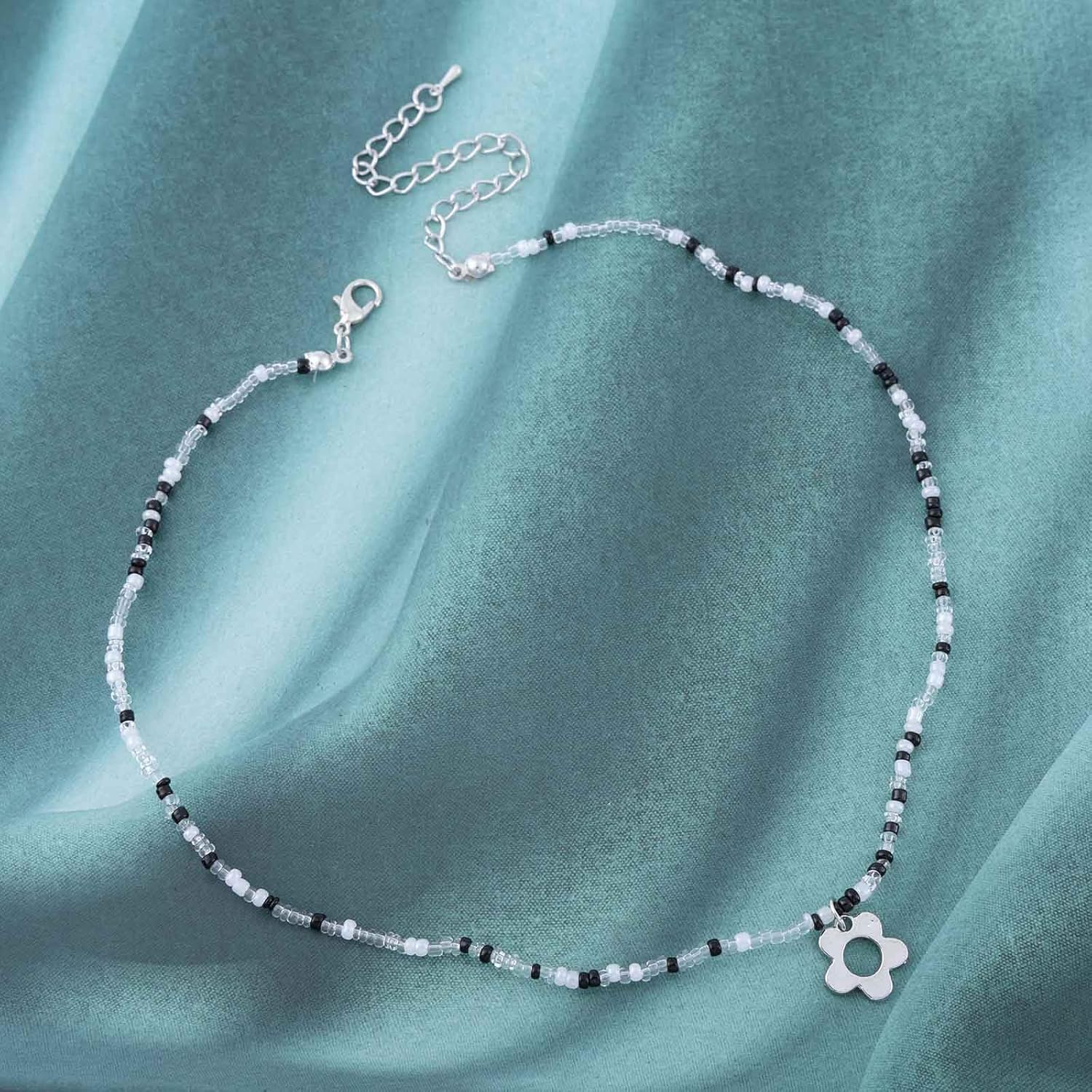 Andelaisi Boho Seed Bead Necklace Choker Vintage Seed Bead Choker Necklace Tiny Rice Bead Necklace Daisy Flower Bead Necklace Jewelry for Women - Image 3