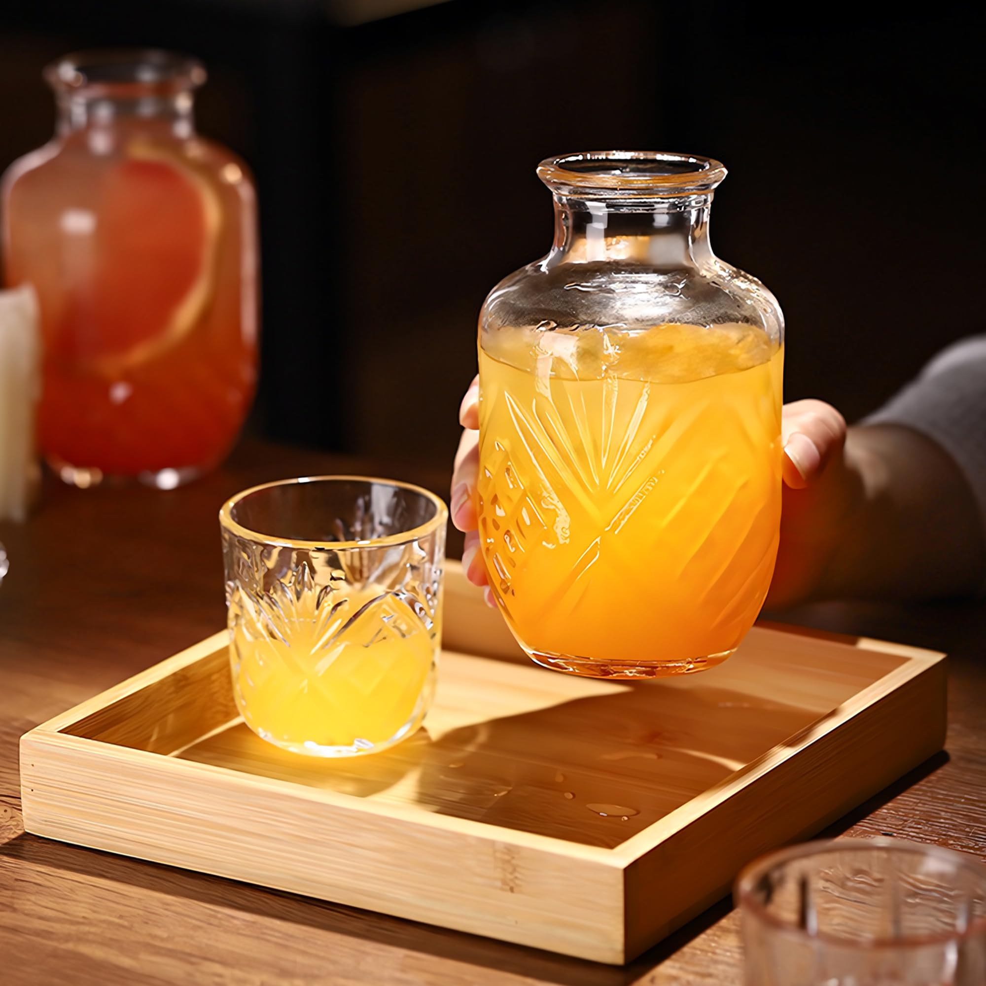 Juego de jarra de agua y vaso para mesita de noche: botellas de agua de vidrio con taza, jarra de agua con taza adecuada para jugo, leche, café, té o cóctel, 540 ml (patrón de nieve)