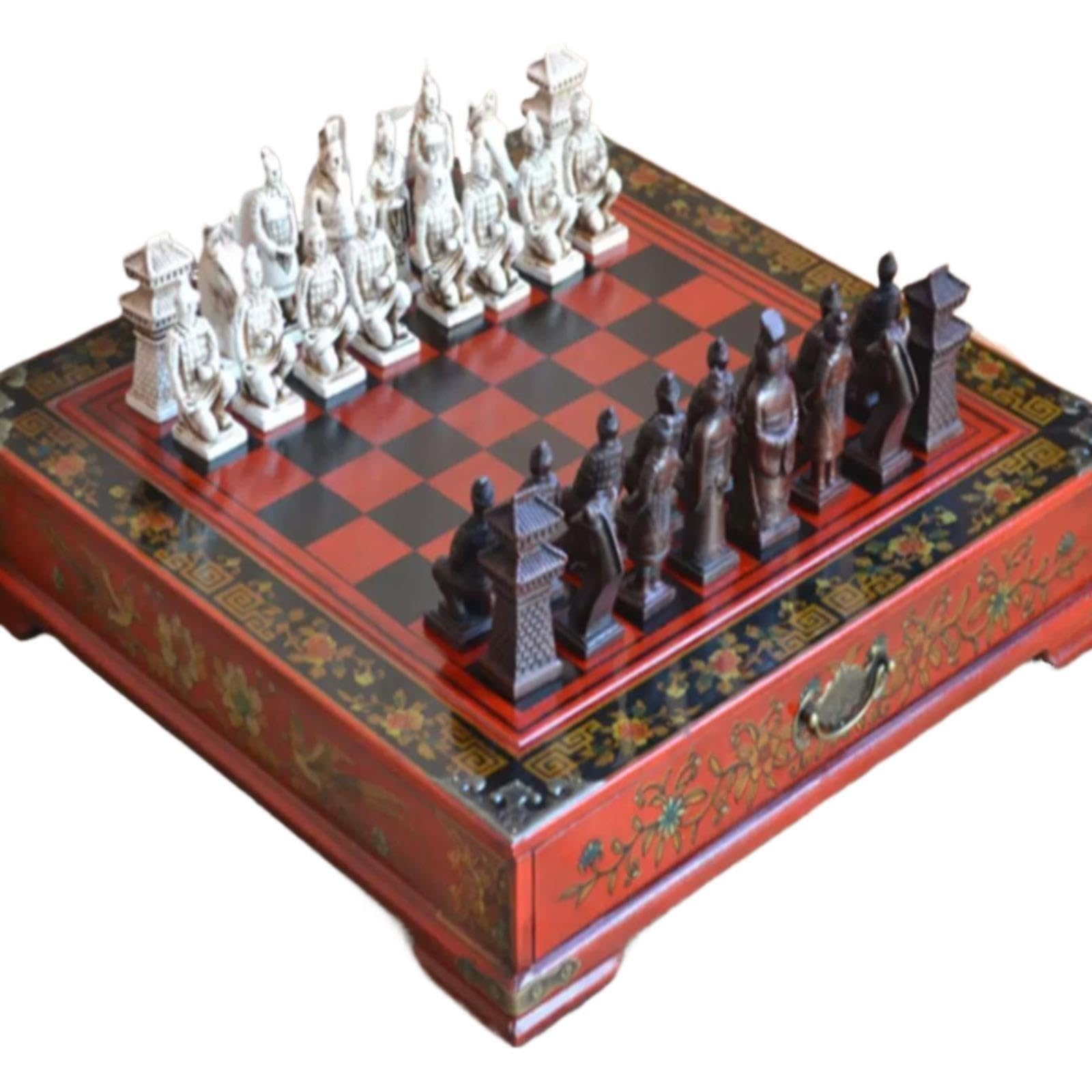 Set di scacchi con statuetta antica cinese, lacca dipinta Scacchi