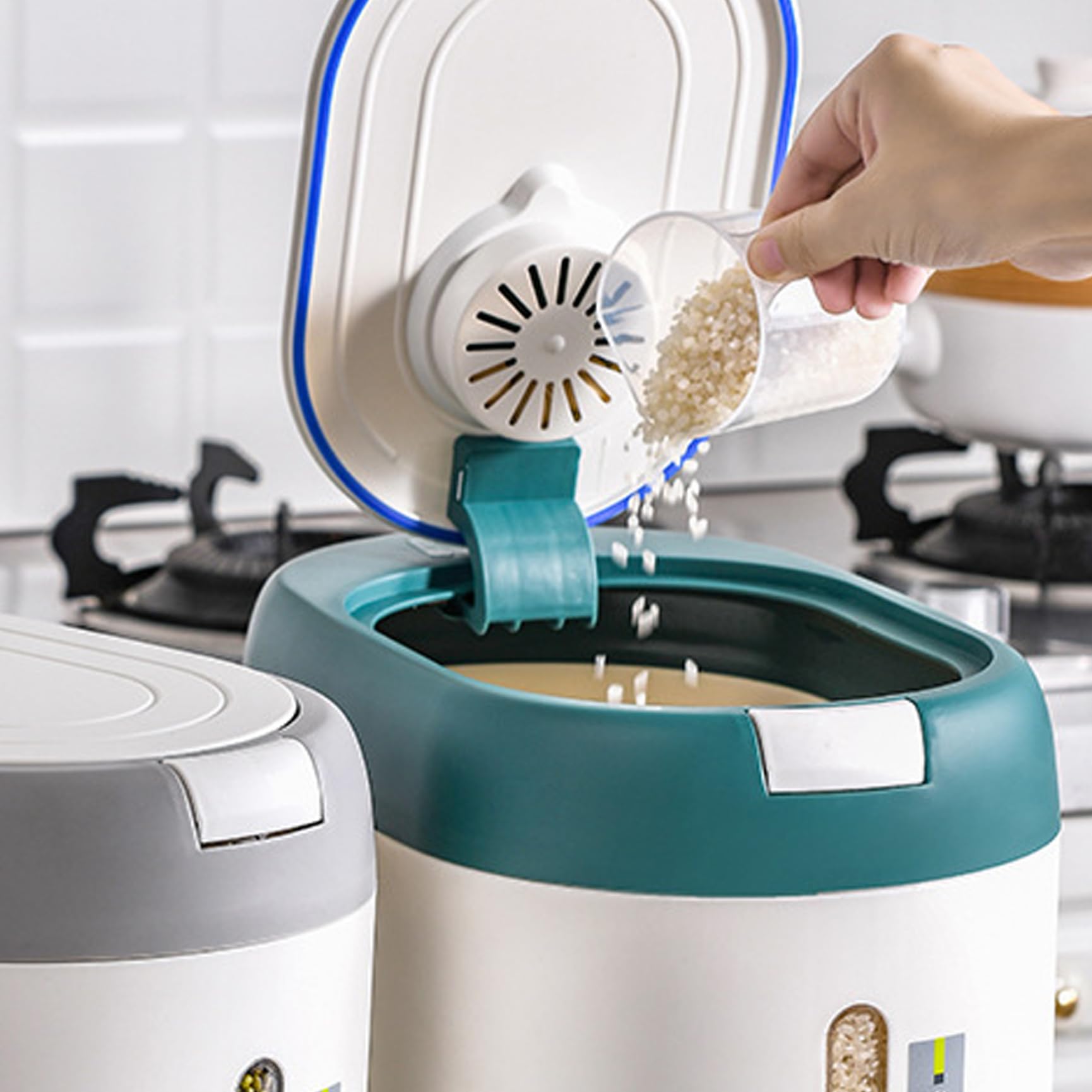 Rijst Luchtdichte Opslag Container, Granen Droge Voedsel Meel Bin, Huisdier Hond Kat Voedsel Dispenser met Maatbeker, Doorzichtige Plastic Keuken en Pantry Organisatie Bin (1,5 kg groen