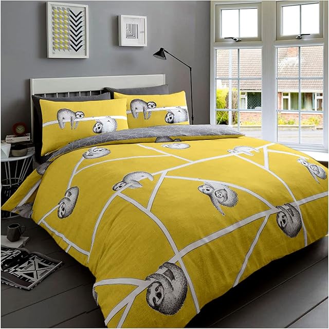 FAIRWAYUK Mustard Bedding Set - Cute Sloth Printed Kingsize Duvet Cover with Matching Pillow Case, 3 Piece Reversible Ultra Soft Quilt Covers, Easy Care, 230x220 cm