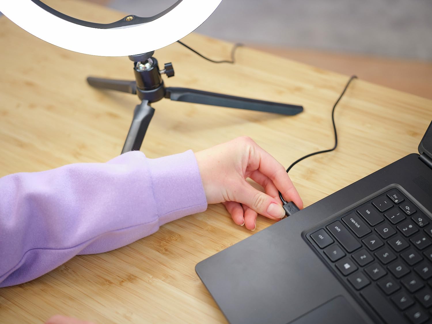Trust Maku+ Ring Light con Green Screen Pieghevole, Luce ad Anello con Treppiede e Supporto per Telefono, LED Light, Luce per Selfie, TikTok, YouTube, Live Stream, Gaming, Trucco, Fotografia, Vlog