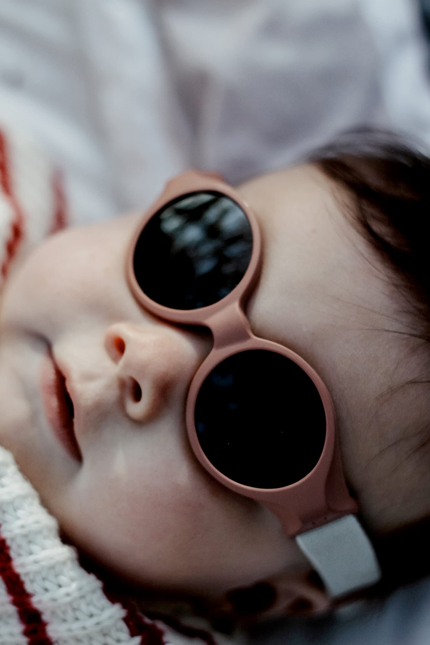 Béaba, Lunettes de soleil pour bébé 0-9 mois, Protection 100% UV - CAT 4, Protection Latérale, Confort Optimal, Bandeau élastique ajustable, Terracotta