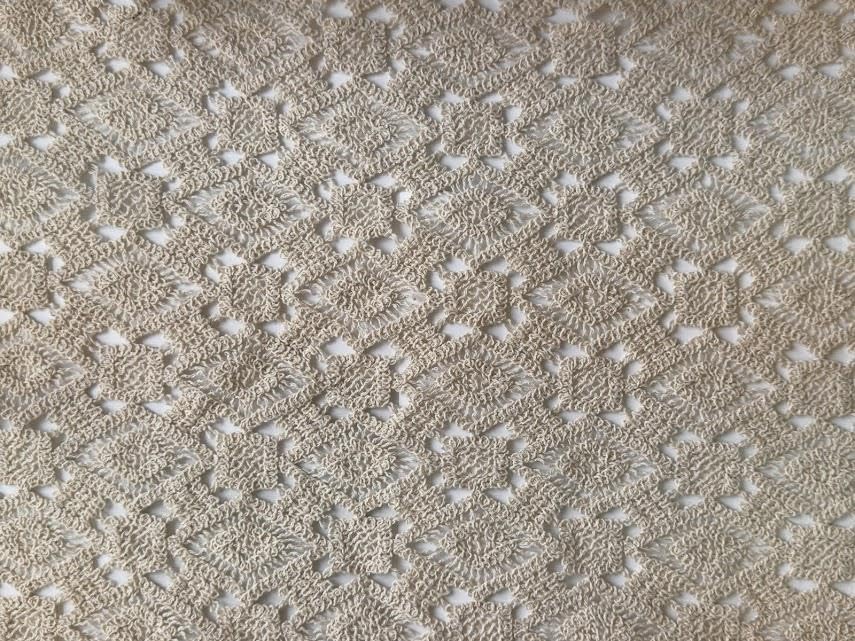 Tissu crochet 100% coton motif diamants en rouleau de 10 mètres pour mercerie