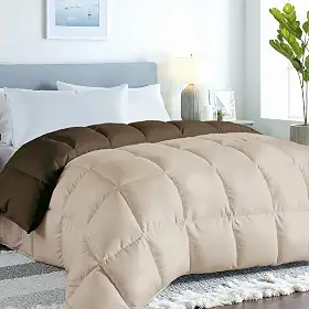 ROYALE LINENS Edredom reversível - enchimento de edredom tamanho king - edredom acolchoado macio para todas as estações com 8 abas de canto - edredom alternativo para cama - enchimento de edredom