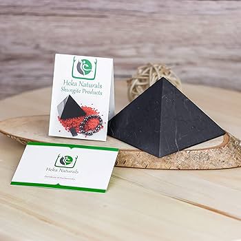 Heka Naturals Ongepolijste Shungiet Piramide Zwart Stenen Kristal | 8 cm - Bureau Decor Shungiet Steen voor Thuis of Kantoor - Chakra Stenen, Helende Kristallen, Meditatie Piramide