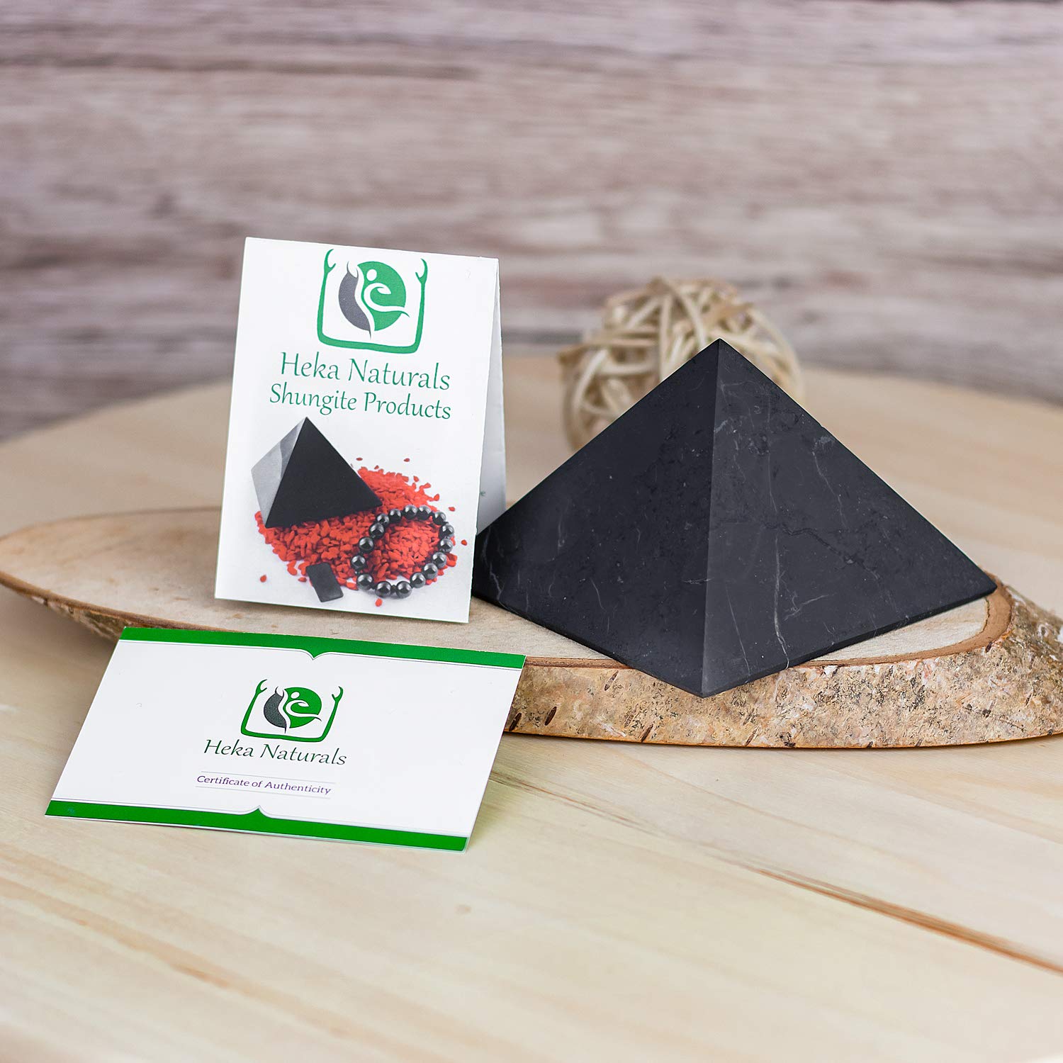 Heka Naturals Piramide di Pietra Nera Shungite non levigata Set di 3 | 5+8+10 cm - Pietra Shungite decorativa da scrivania per la casa o l'ufficio - Pietre Chakra, Cristalli di Guarigione, Meditazione