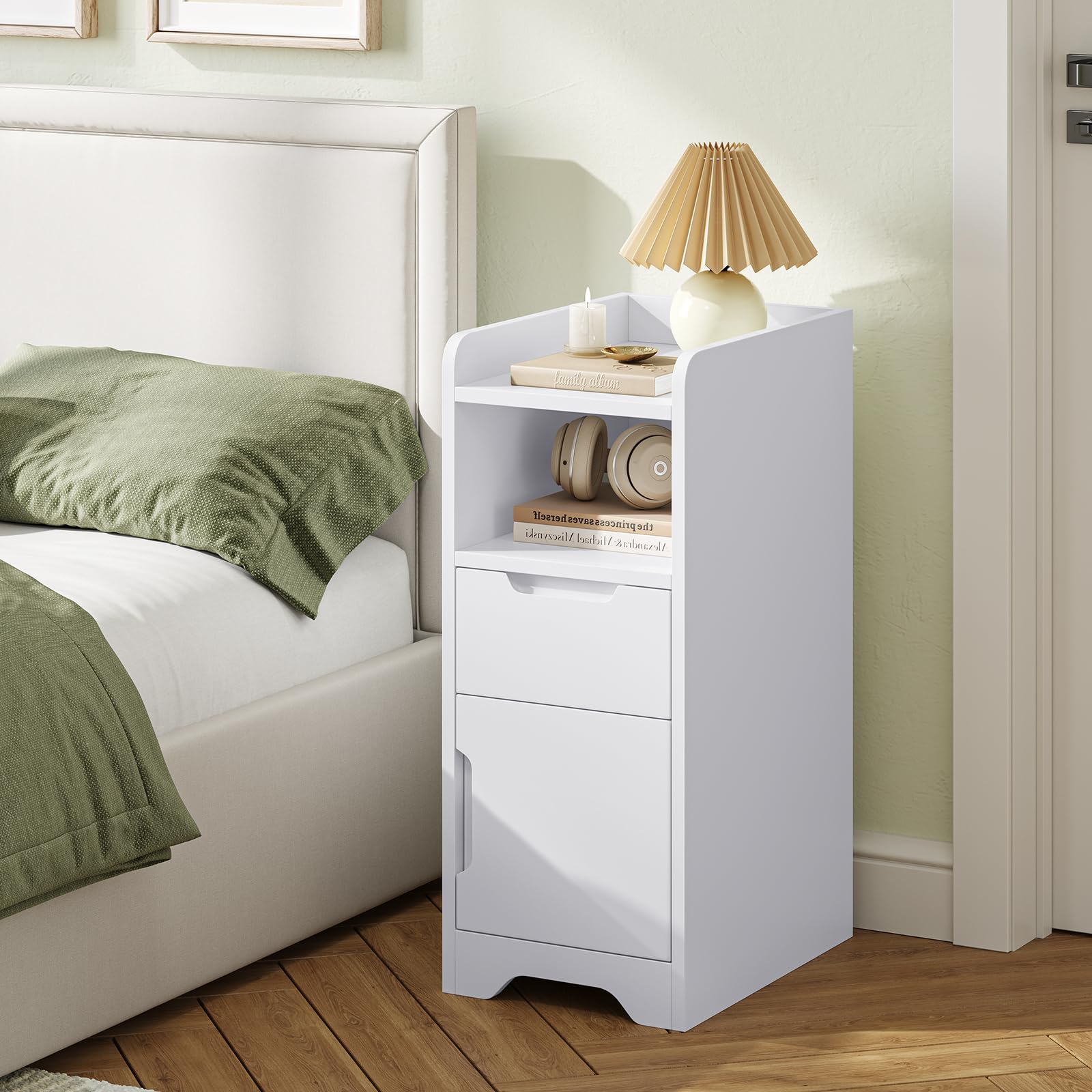 Brinlawb Comodino stretto, comodino con 1 scomparto aperto, 1 cassetto e 1 armadio con anta, tavolino sottile per soggiorno, camera da letto, perfetto per piccoli angoli, bianco