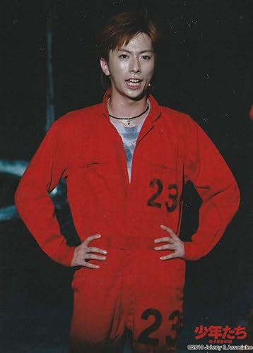 Amazon 河合郁人 A B C Z 公式生写真 少年たち 格子無き牢獄 10 衣装赤 背景黒 両手腰 アイドル 芸能人グッズ 通販