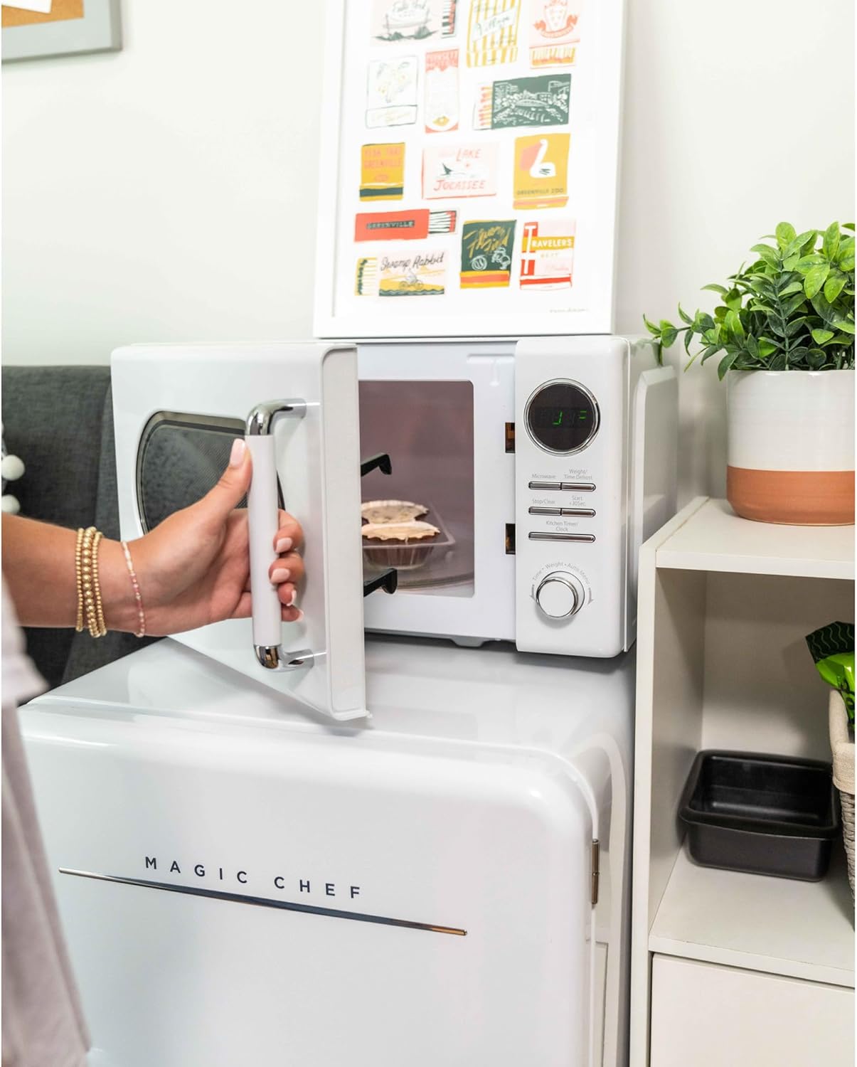 0.7 cu. ft. Retro Countertop Microwave in White