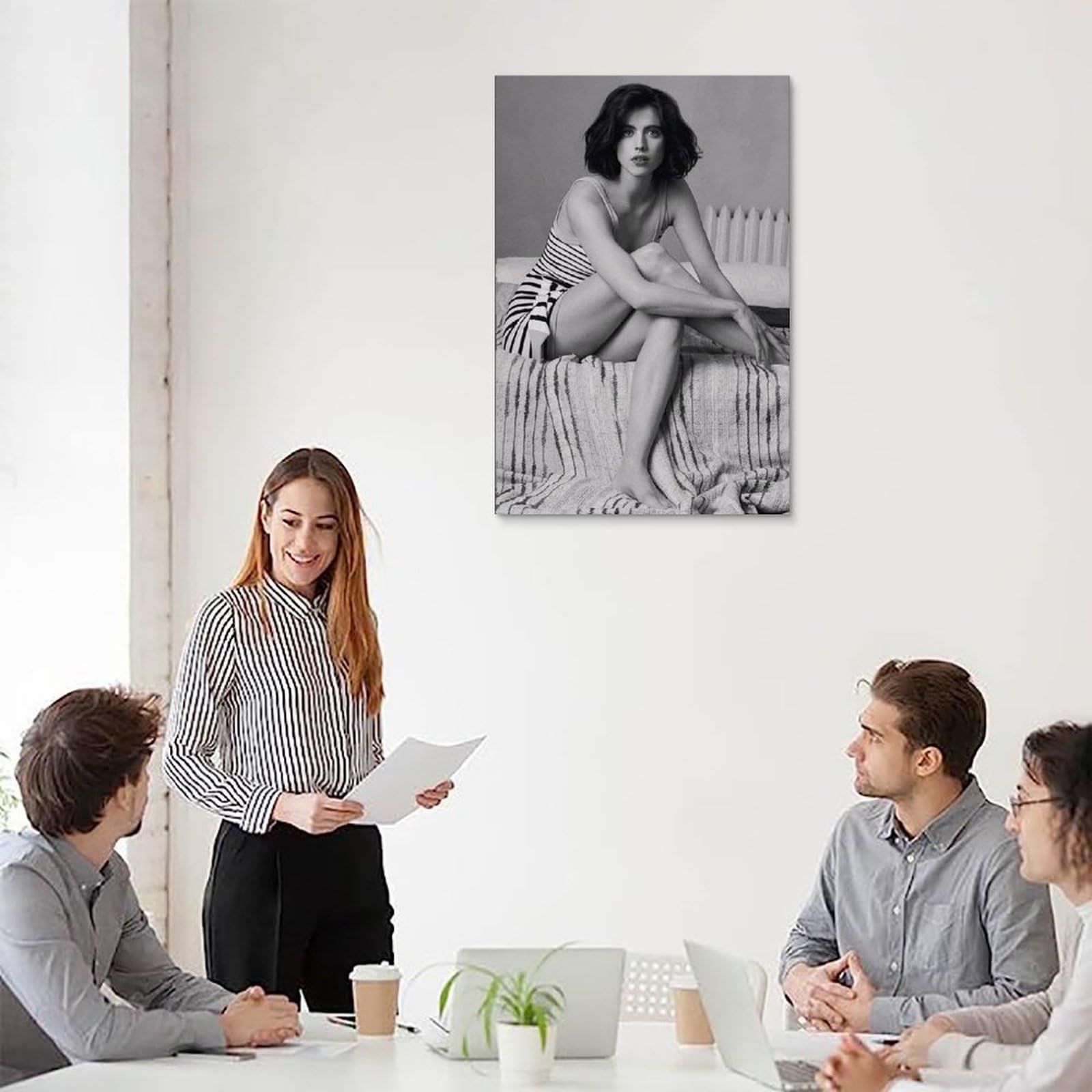 LZTMSINA Margaret Qualley Poster noir et blanc à suspendre pour décoration murale de chambre à coucher 30 x 45 cm