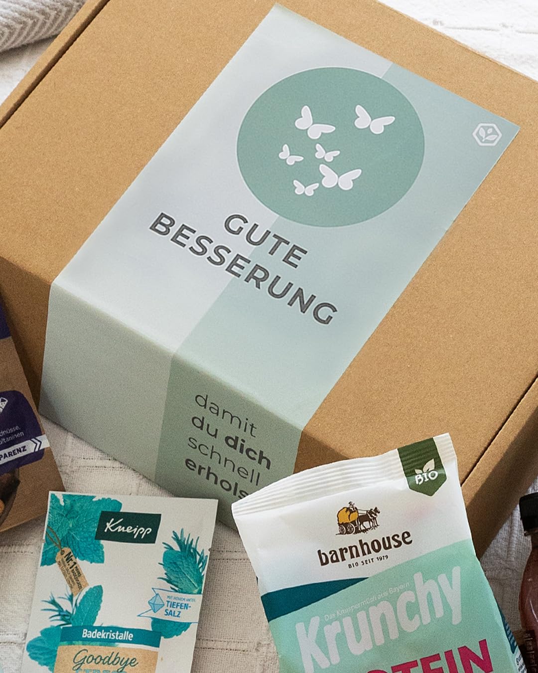 GUTE BESSERUNG BOX | Gute Besserung Geschenk Paket mit Snacks & vielen Aufmerksamkeiten zur Genesung | Care Paket, Geschenkkorb Vegan