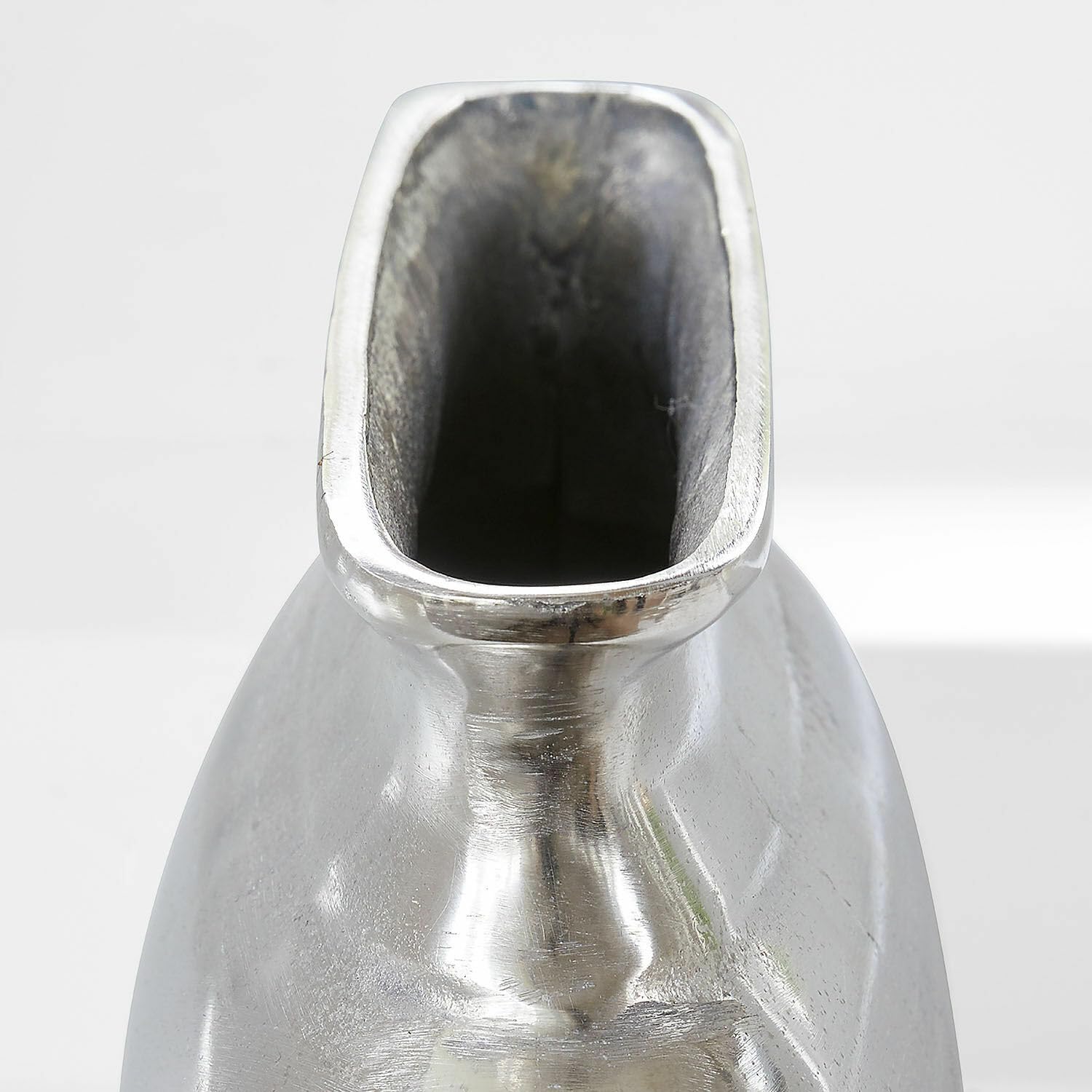 Loberon Vase Melisique, Glänzendes Finish, Längliche Form, Zeitloses Design, Leicht Strukturierte Oberfläche, Blumenvase, Wohn-Accessoire, Aluminiumguss, Silber