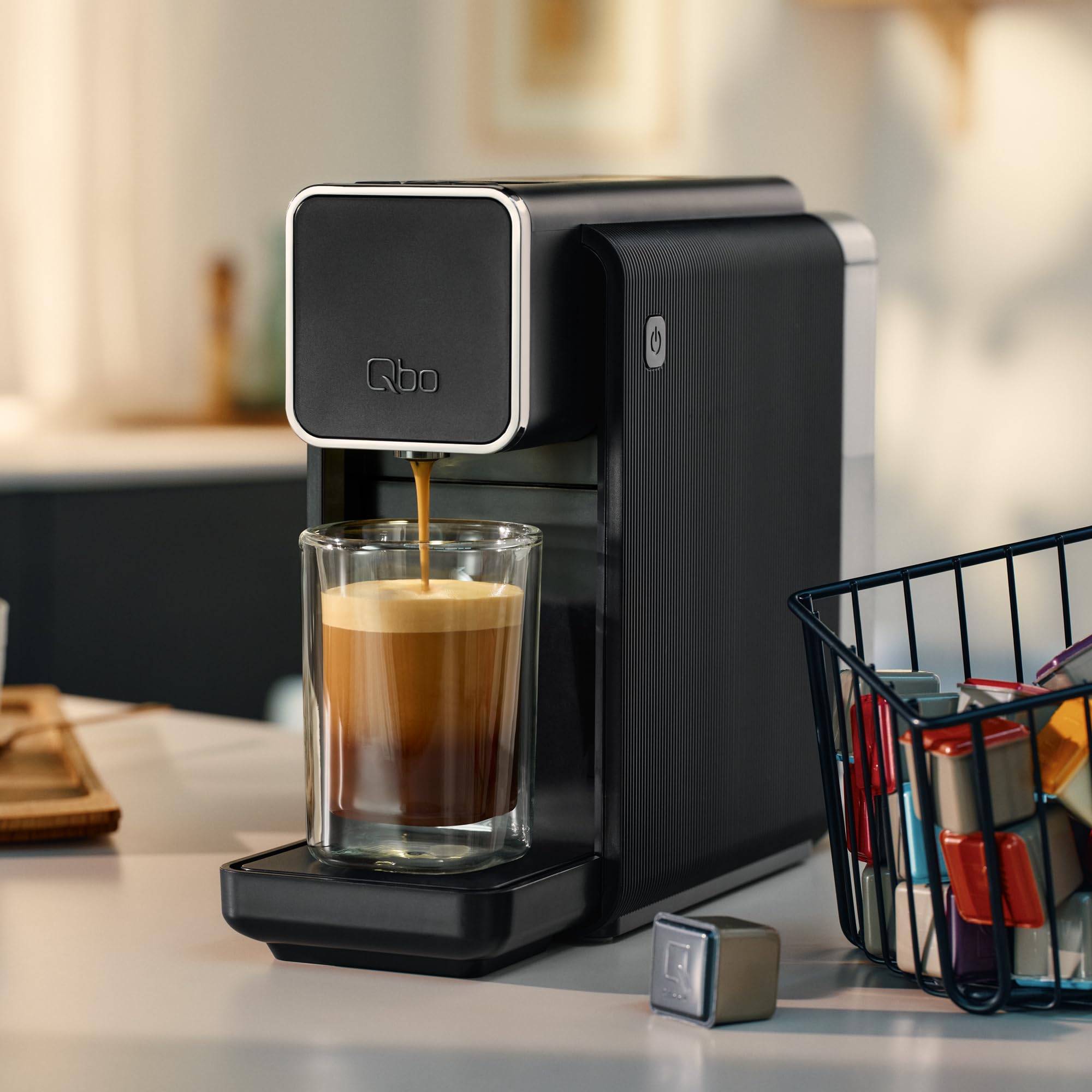 Tchibo Qbo ONE Premium Kapselmaschine inkl. 16 Kaffeekapseln für Espresso, Caffè Crema, Caffè Grande, Soft Black