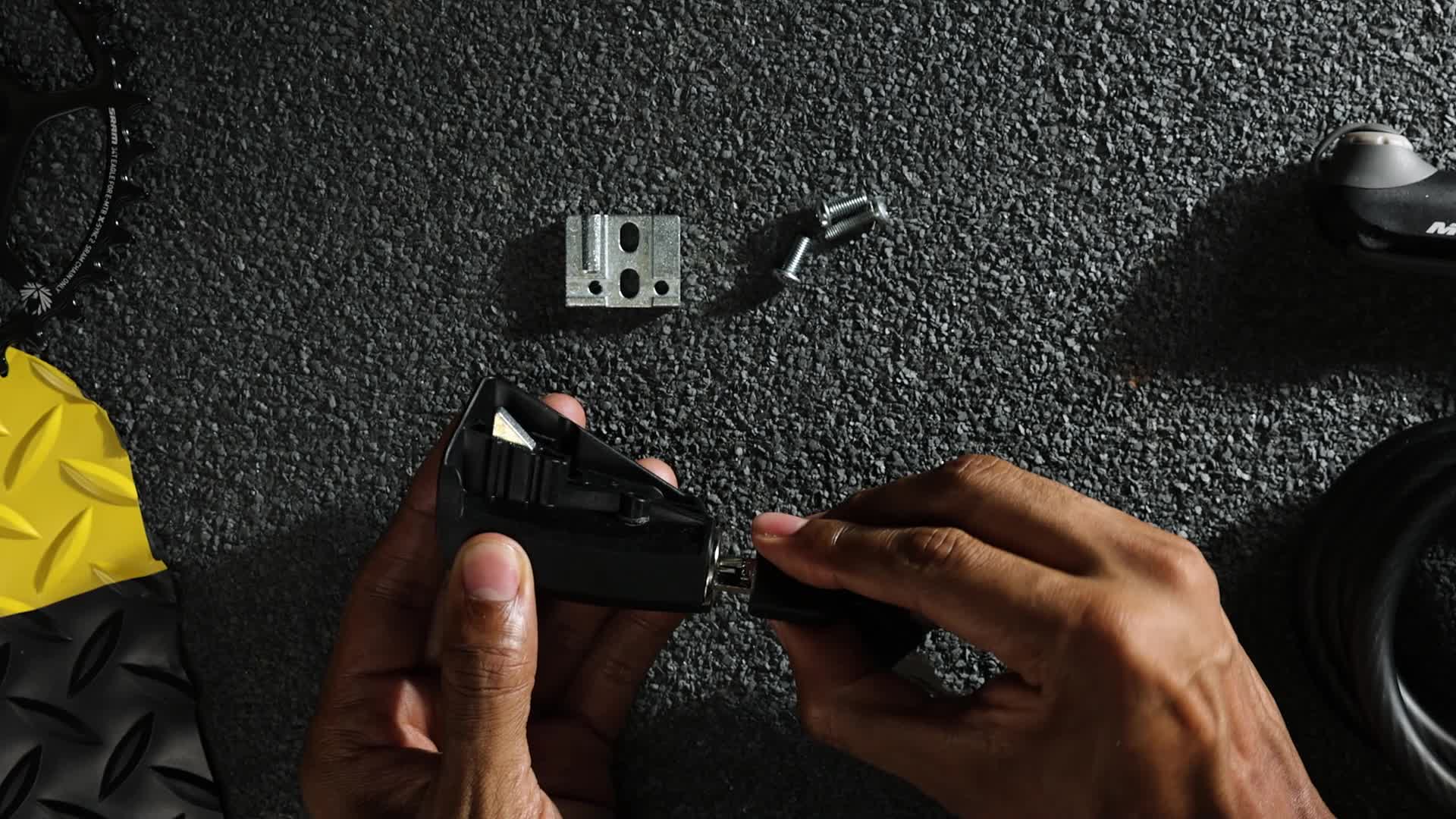 Serrure De Batterie AXA Pour Vélo Intube - Système Bosch 3, Noir, Légère Et Robuste