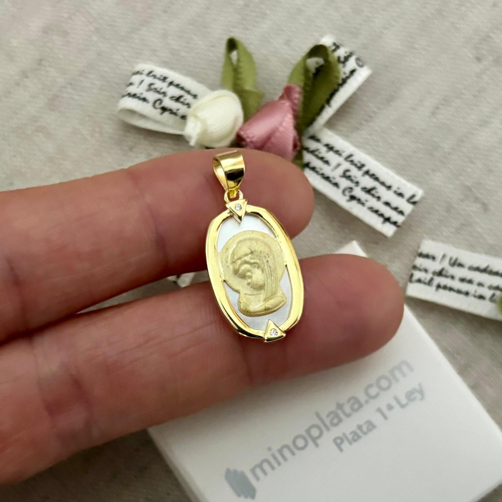 Owalny Medal y Dziewczynki, Srebro Sterling 925 pozłacane, z perłą i białymi cyrkoniami, 27x9 mm