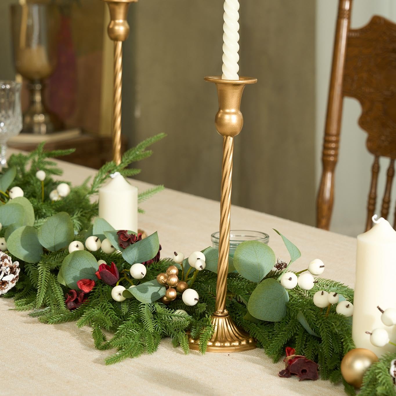 Avoeco Guirnalda de Navidad – Guirnalda de pino Norfolk para repisa y escalera, decoración navideña artificial de tacto real (1 unidad, 6 pies)