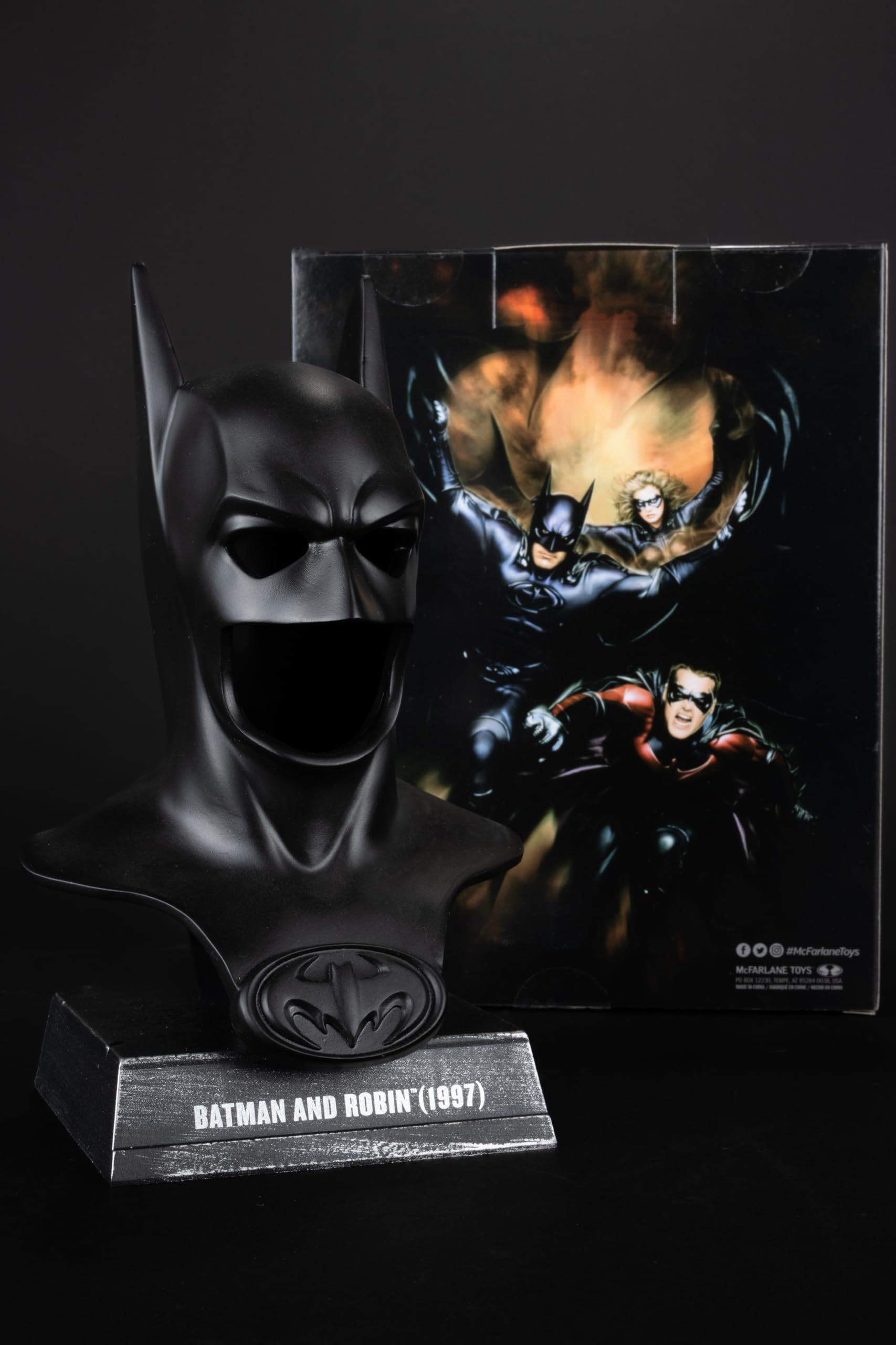McFarlane Toys - DC Direct Batman (Batman i Robin) Replika osłony w skali 1:3