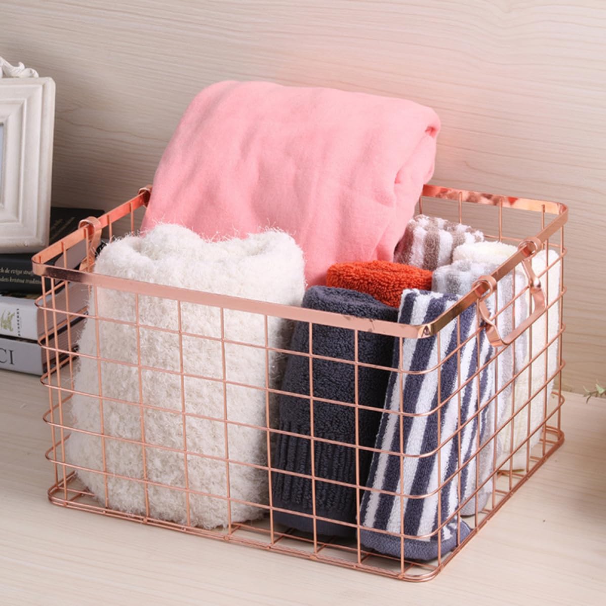 Cesta para Mantener el Hogar Ordenado de Almacenamiento Multiusos Estilo Nórdico de Hierro Asa Ligera y Fácil de Guardar para Ropa y Toallas