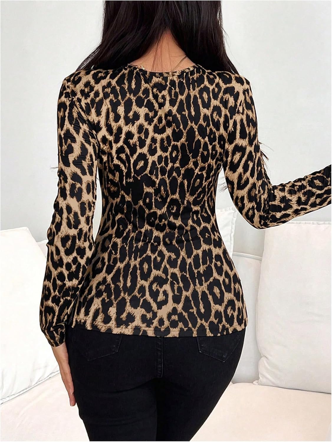 Floerns Women's Twist V Neck Leopard T Shirts Long Sleeve Fitted Y2k Tee Tops Going Out Tshirt - Image 2