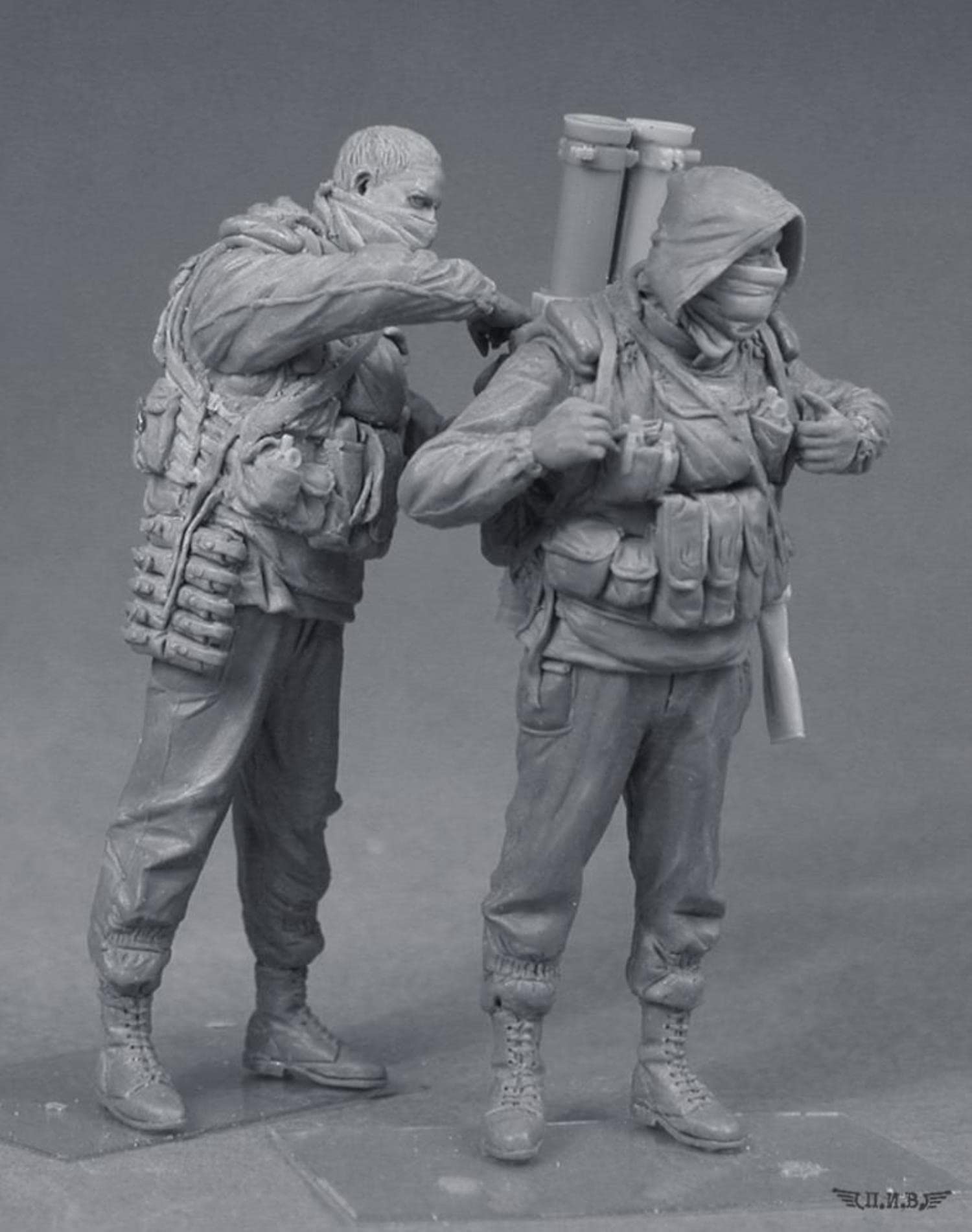 Amazon.co.jp: 1/35ライズンフィギュアモデルキットロシア特殊部隊2人
