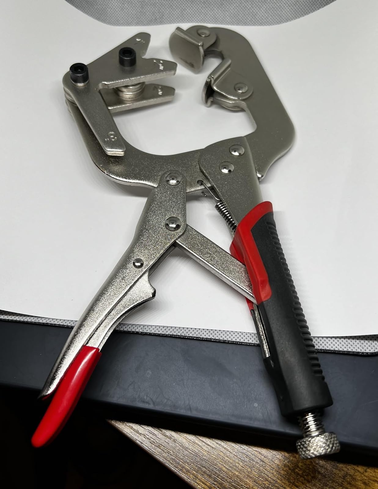 Abrazadera de bloqueo de 10 pulgadas, Abrazaderas Metalicas para Tubos. Esta abrazadera con almohadillas giratorias en forma de V para sujetar tubos para soldar y reparar, etc