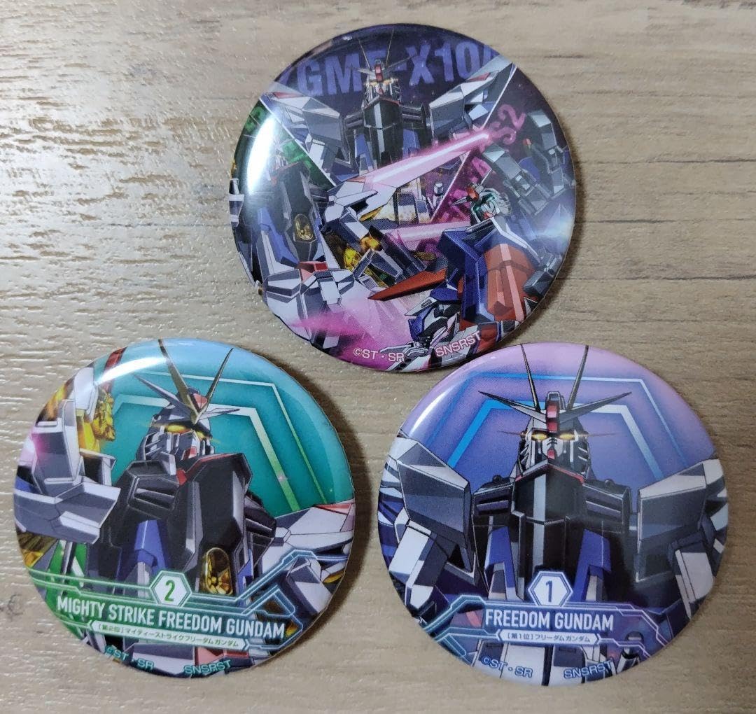 Amazon.co.jp SEED FREEDOMグランプリ GP 2024 缶バッジ 3点セット おもちゃ