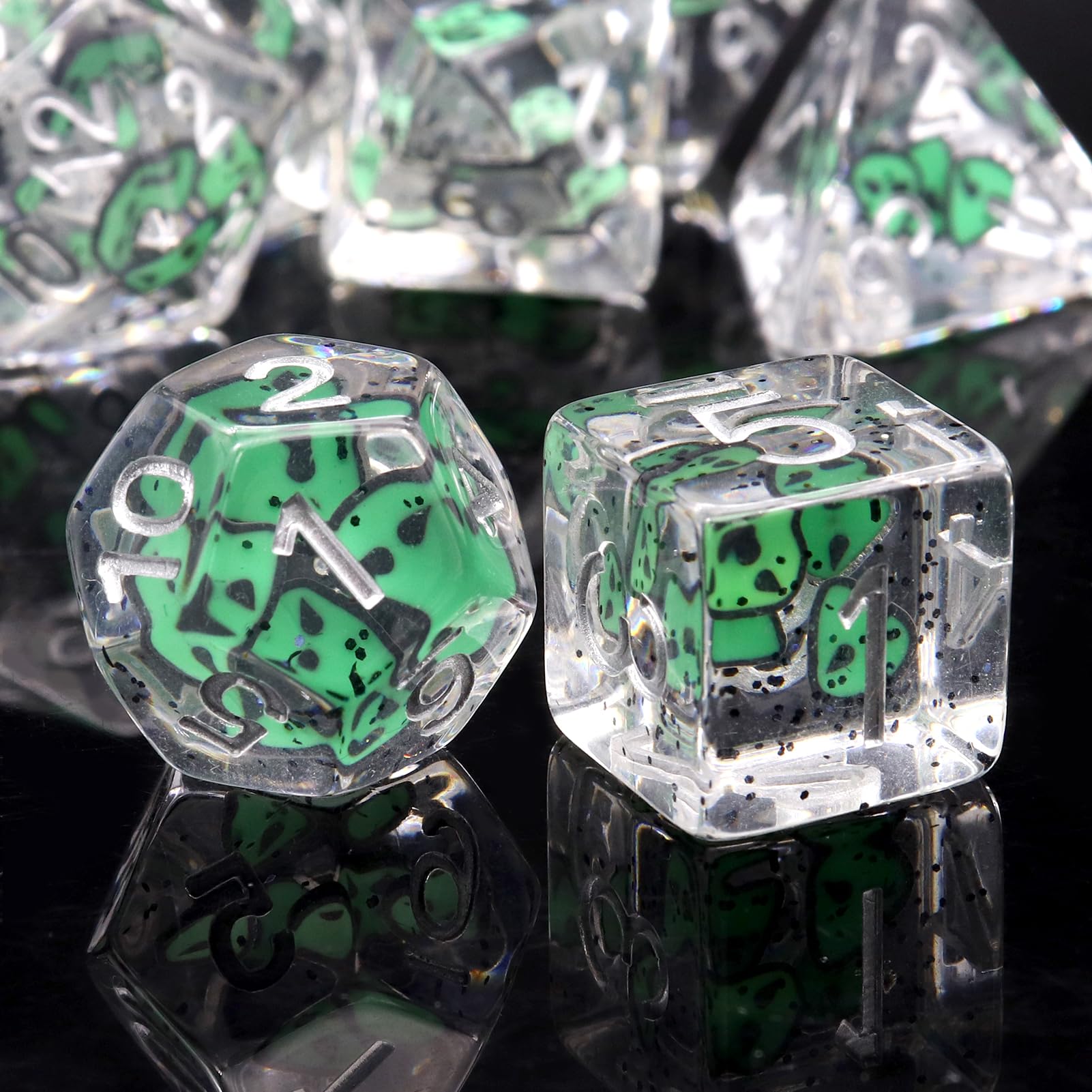 HaxtecHaxtec Green DND Dice Set 7PCS Filled Resin Polyhedral Halloween D&D Dice with Ghost Inclusions Role Playing Dice for Dungeons and Dragons TTRPG