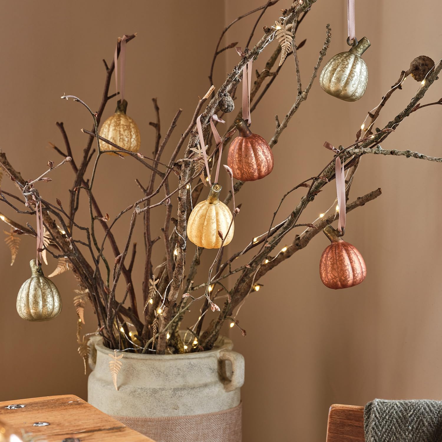 Lights4fun Set Filz Baum und Glas Kürbis Orange mini Kürbis Deko Halloween Deko Kürbis Herbstdeko Künstlicher Baum Halloween