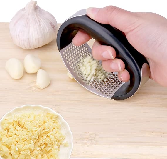 Garlic Press Garlic Crusher Kitchen Garlic Rocker, 304 Stainless Steel, Easy-Squeeze Tool with Garlic Peeler and Cleaning Brush for Smashing Garlic,Easy to Use & Clean Kitchen Tool