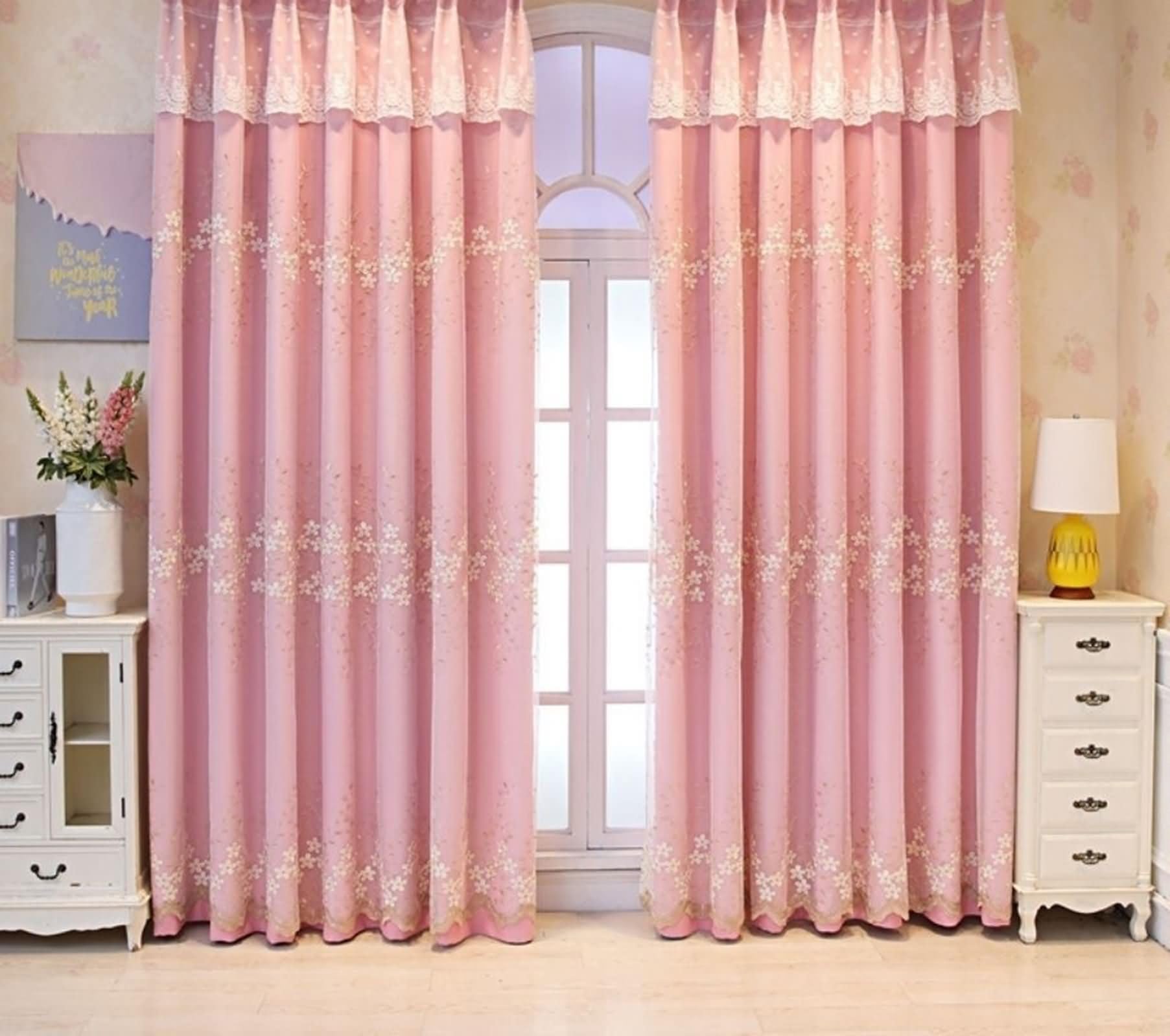 Rideau occultant anti lumière pour chambre et salon fleuri