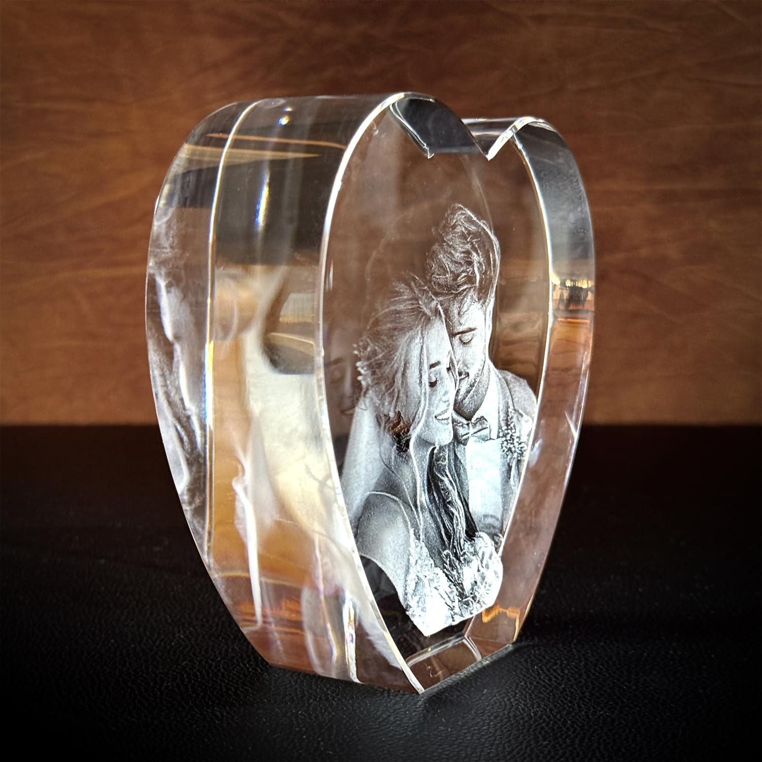 contento – 3D Glasherz – personalisiertes Glasfoto mit 3D Lasergravur im Kristallglas – Geschenkidee für Weihnachten, Valentinstag, Jahrestag, Geburtstag Größe: S 110x100x35 inkl. Leuchtsockel