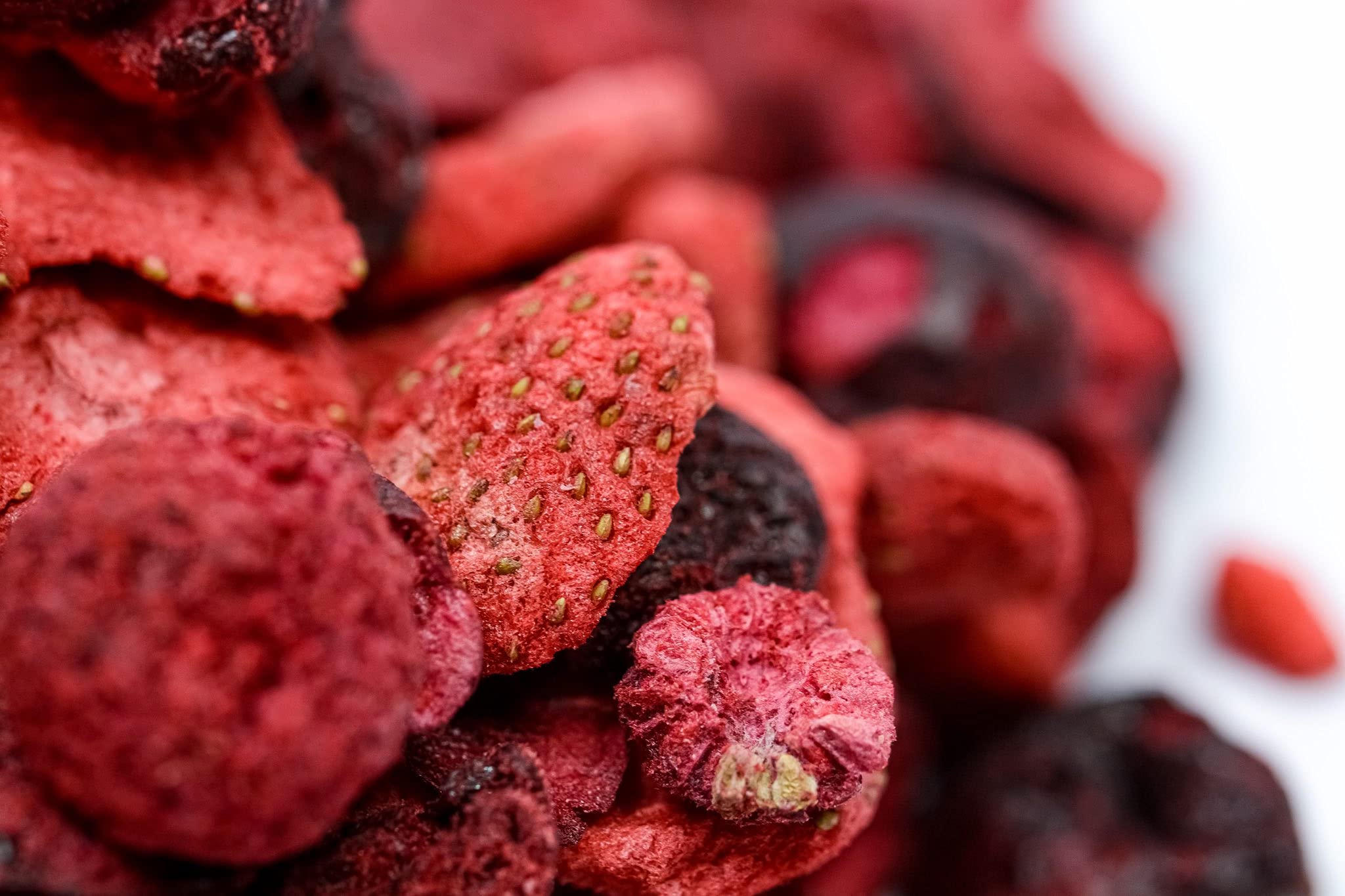 Food-United ROTE FRÜCHTE MIX GEFRIERGETROCKNET 5kg bestehend aus Himbeeren Erdbeeren und Kirschen für Müslis Naturjoghurt Smoothies natürlich süß ohne Zusatzstoffe