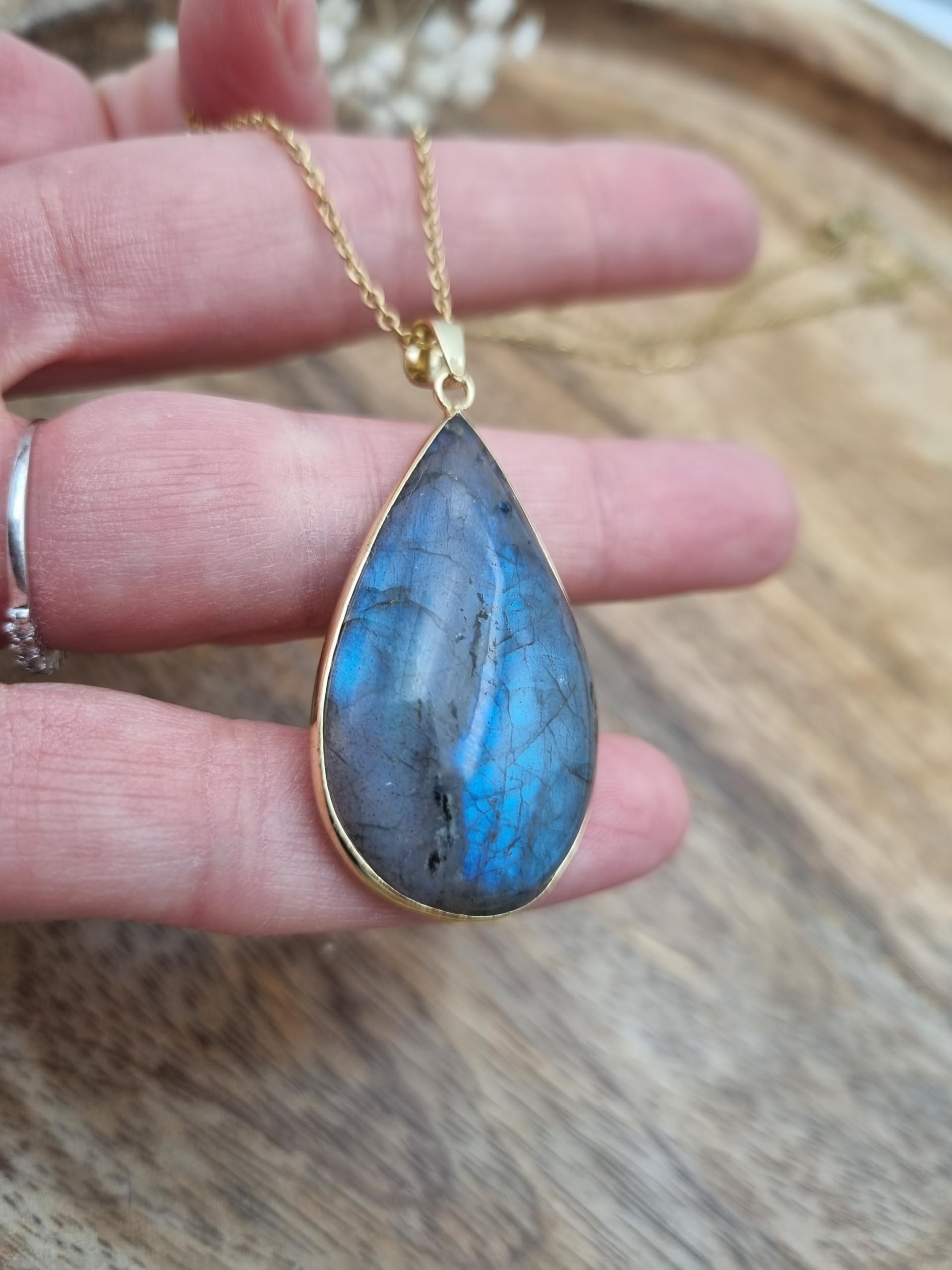 Pendentif Labradorite Naturelle Qualité AAA avec Chaîne Dorée en Acier Inoxydable – Pierre Naturelle Véritable – Pierre de Protection et d'Intuition - Bijou Femme – Création Artisanale Française