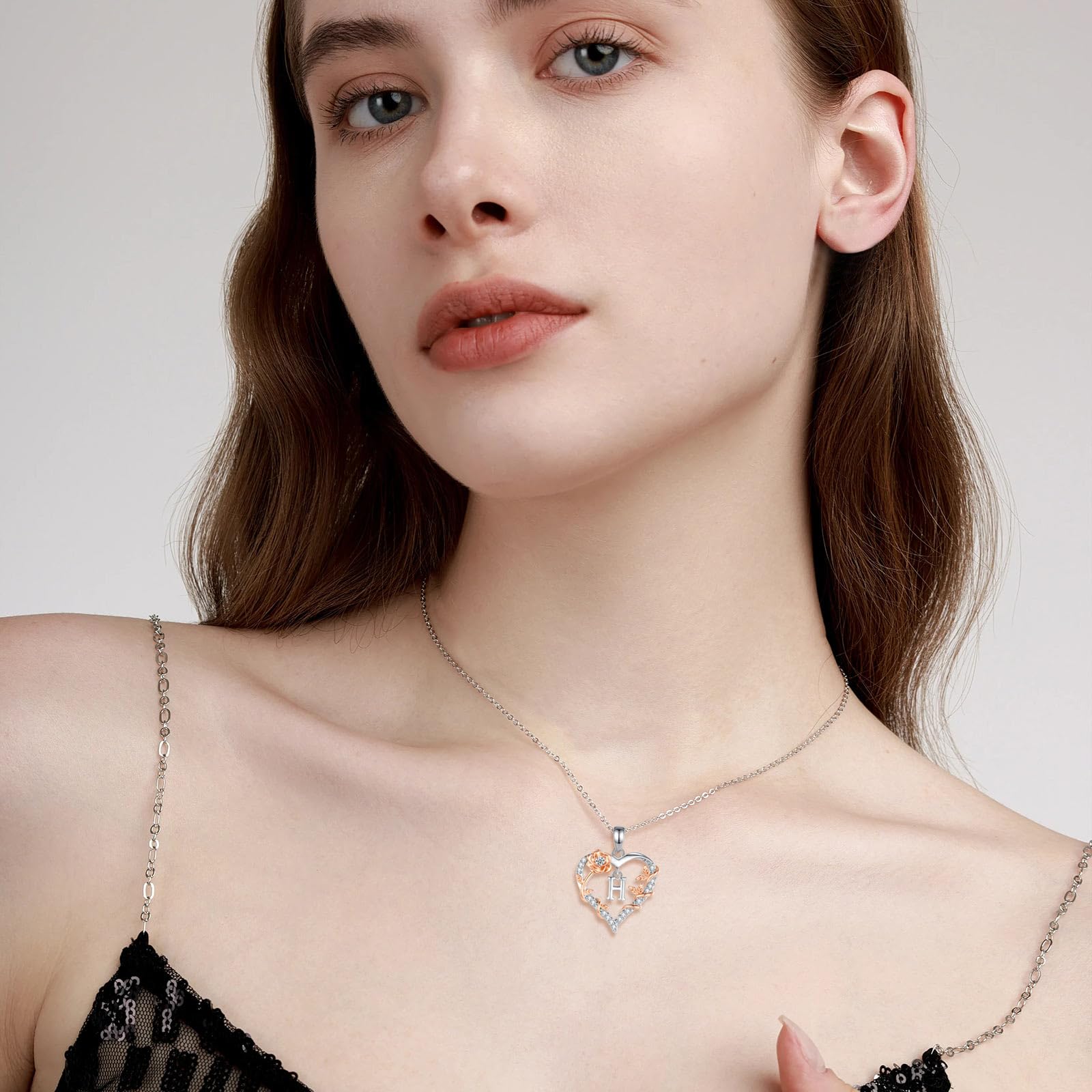 EUDORA Harmony Ball Collana con iniziali a Cuore Rosa per Donne, Lettera dalla A alla Z Collane con Iniziali dell'Alfabeto in Rame Placcato in Rodio Iniziali con Ciondolo Regali di Gioielli, 18"