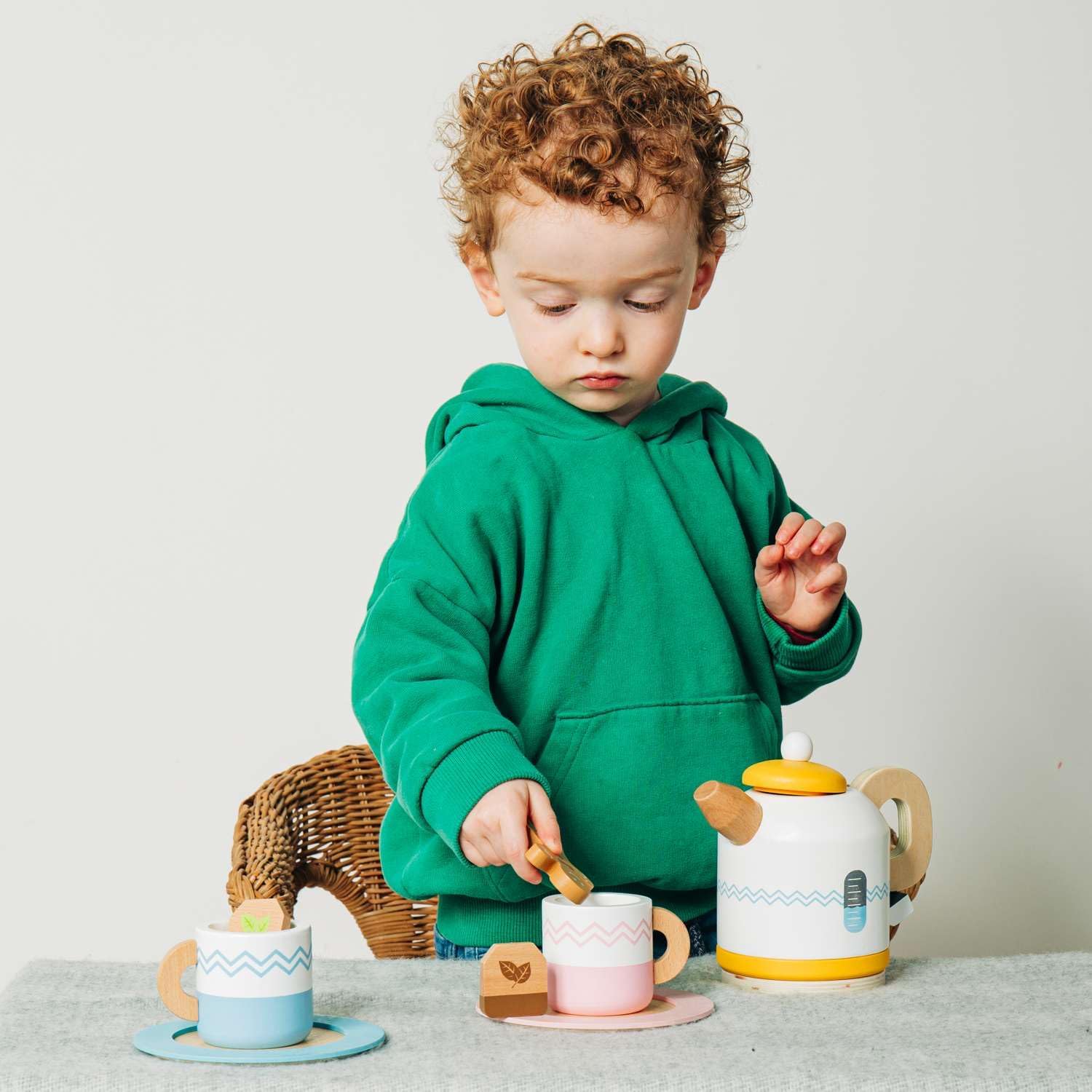 Bigjigs Toys Wooden Tea Set for Two - 10 Piece Children's Teatime Playset (with Kettle, Teabags & Biscuits), Kids Toy Kitchen Accessories, Food Role Play, Gifts for Toddlers, Age 18 Months Old +
