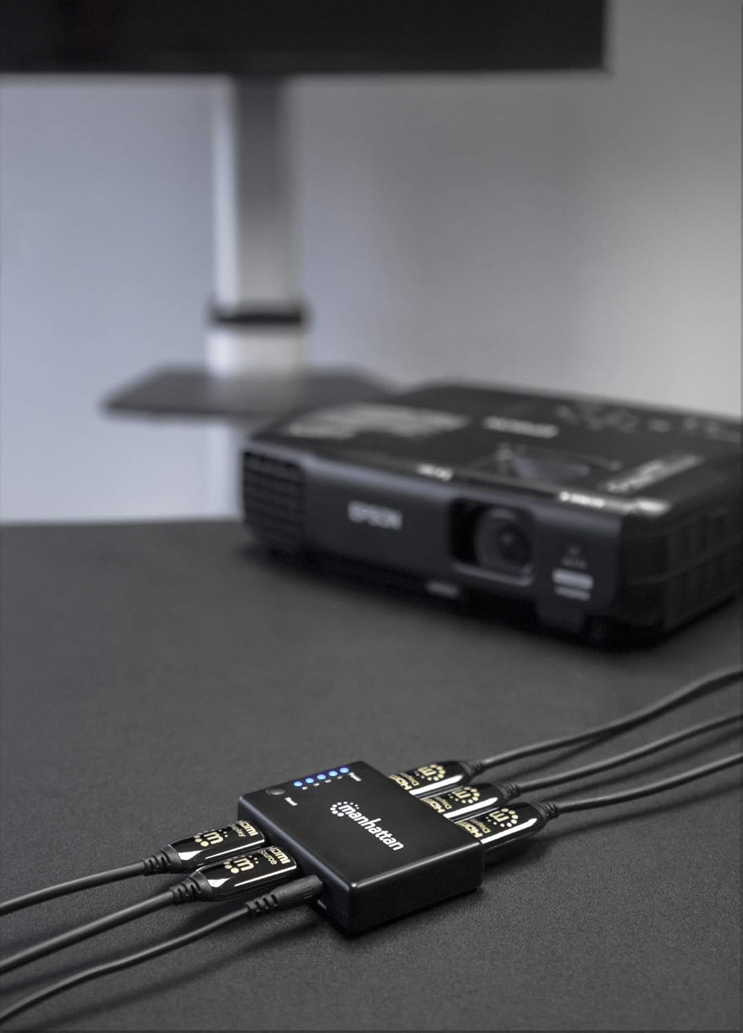 Manhattan Products 4K 4-Port Compact AC Powered HDMI Splitter, 1 in 4 Out, UHD (4K@30Hz), Black