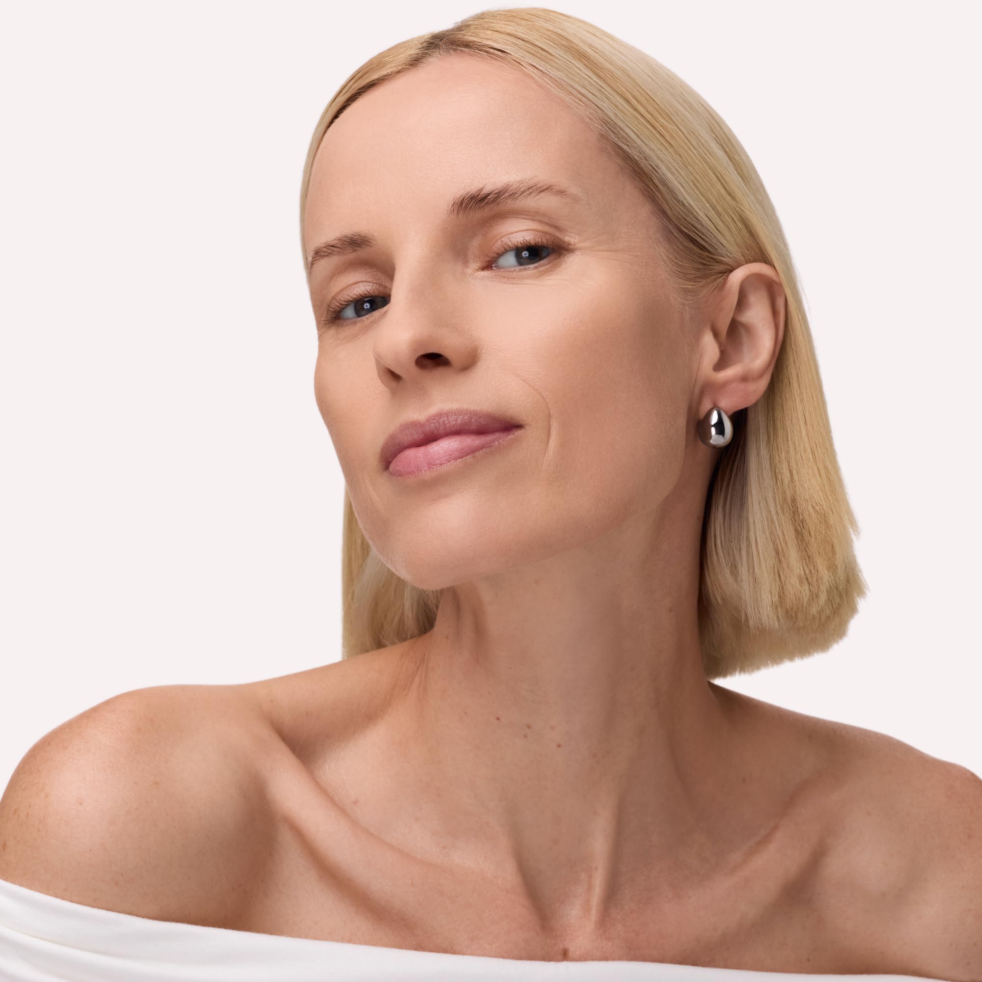 Catrice - Matujący puder Soft Blur Matte Airbrush - 020N Beżowy