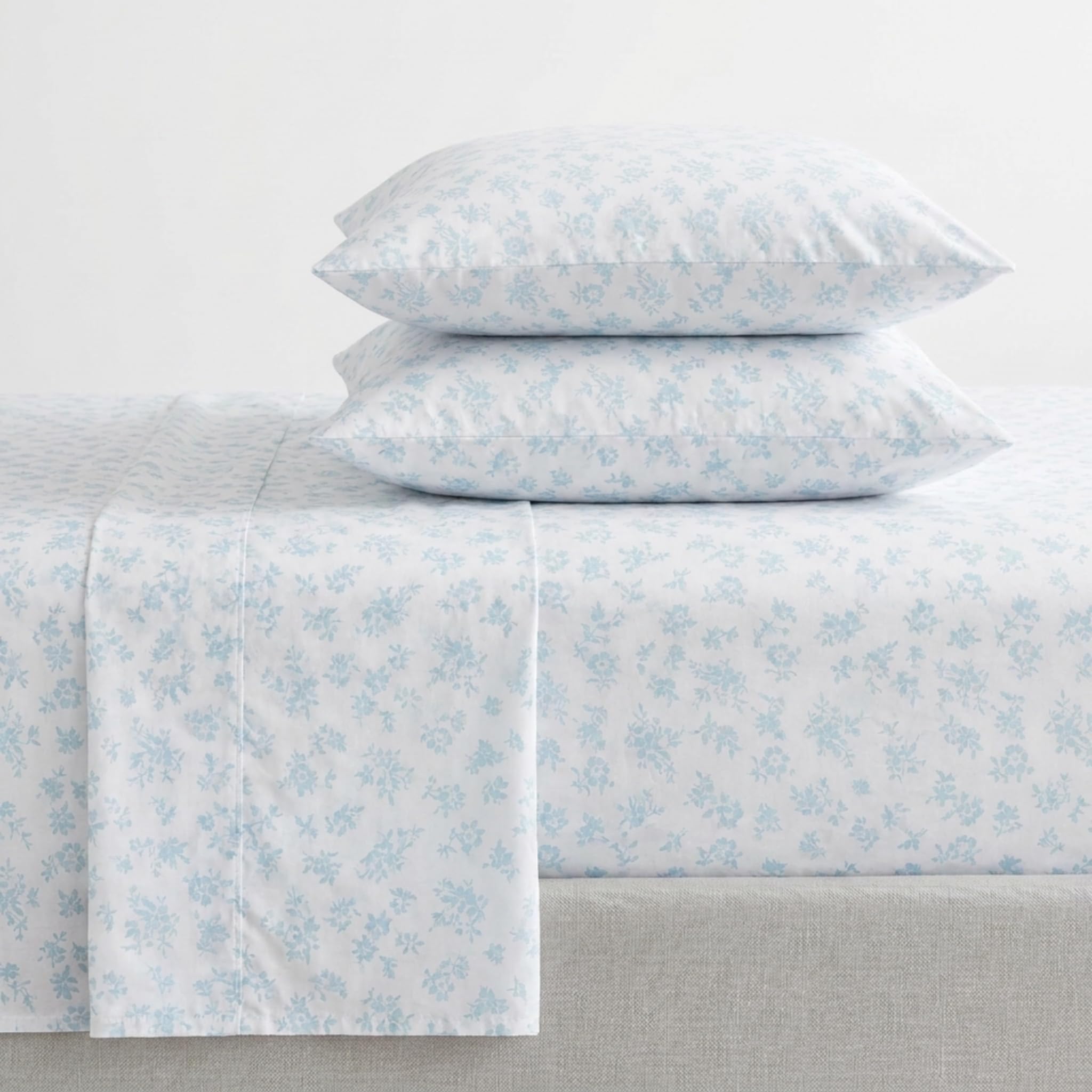 Martha Stewart - Full Size Sheets Set, Crisp &amp; Tailored Cooling Sheets w/a Naturally Smooth Cotton Percale Lightweight Feel - Bed Sheets with Matching Pillowcases &amp; Fitted Sheet (Floral Blue)