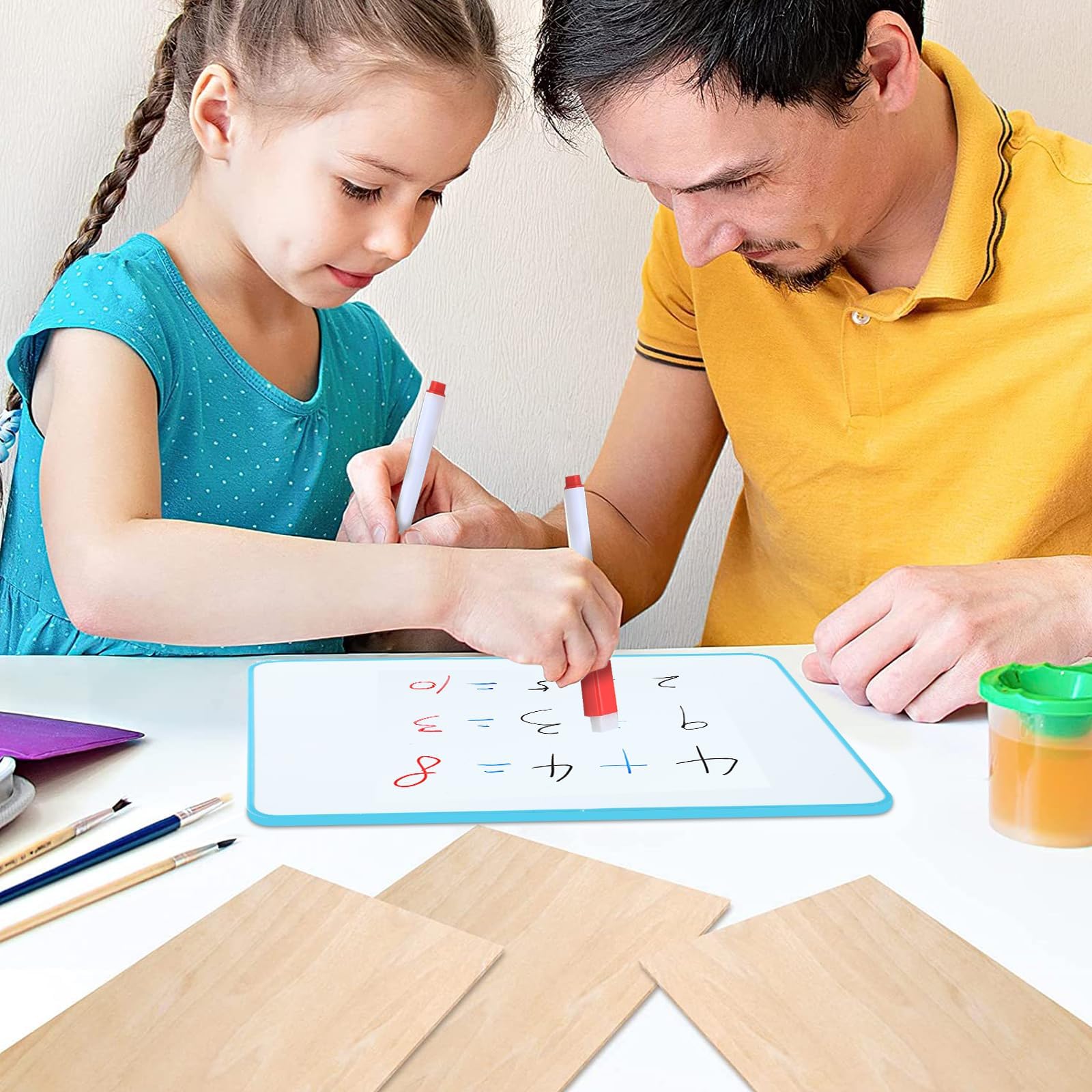 wenrescry Dry Erase mała tablica suchościeralna z antypoślizgowym stojakiem, dwustronna magnetyczna tablica suchościeralna z długopisami, magnesem i gumką, dla studentów, klasy, biura (32 x 23 cm)