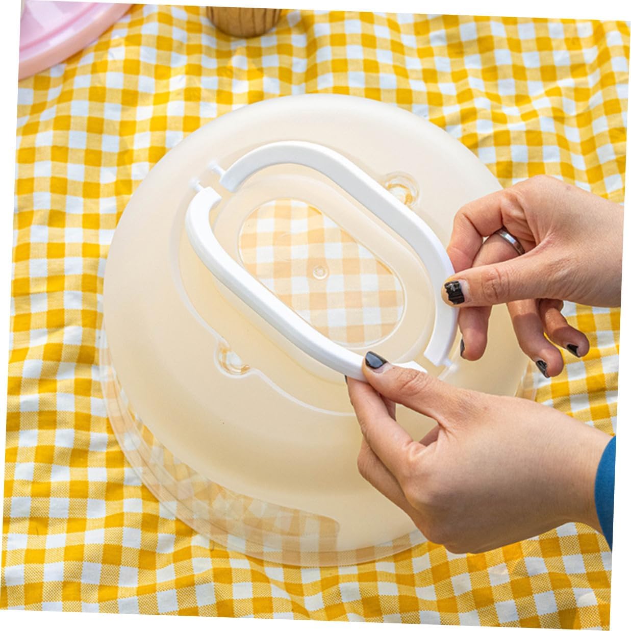 Reusable 8-inch White Elevated Cake Carrier with Handle Portable Birthday Cake Box for Packing and Transport Food Storage Container for Parties and Events