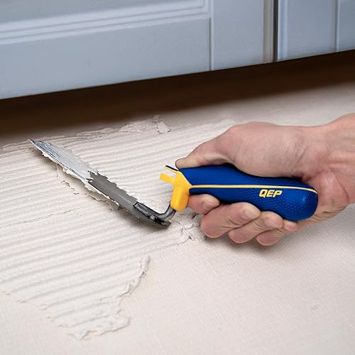 Miniatura 3 de QEP 14 pulg. x 14 pulg. x 14 pulg. Llana para Pisos con Empuñadura Cómoda y Muesca Cuadrada con Margen con Gancho para Balde, Plateada (42114)